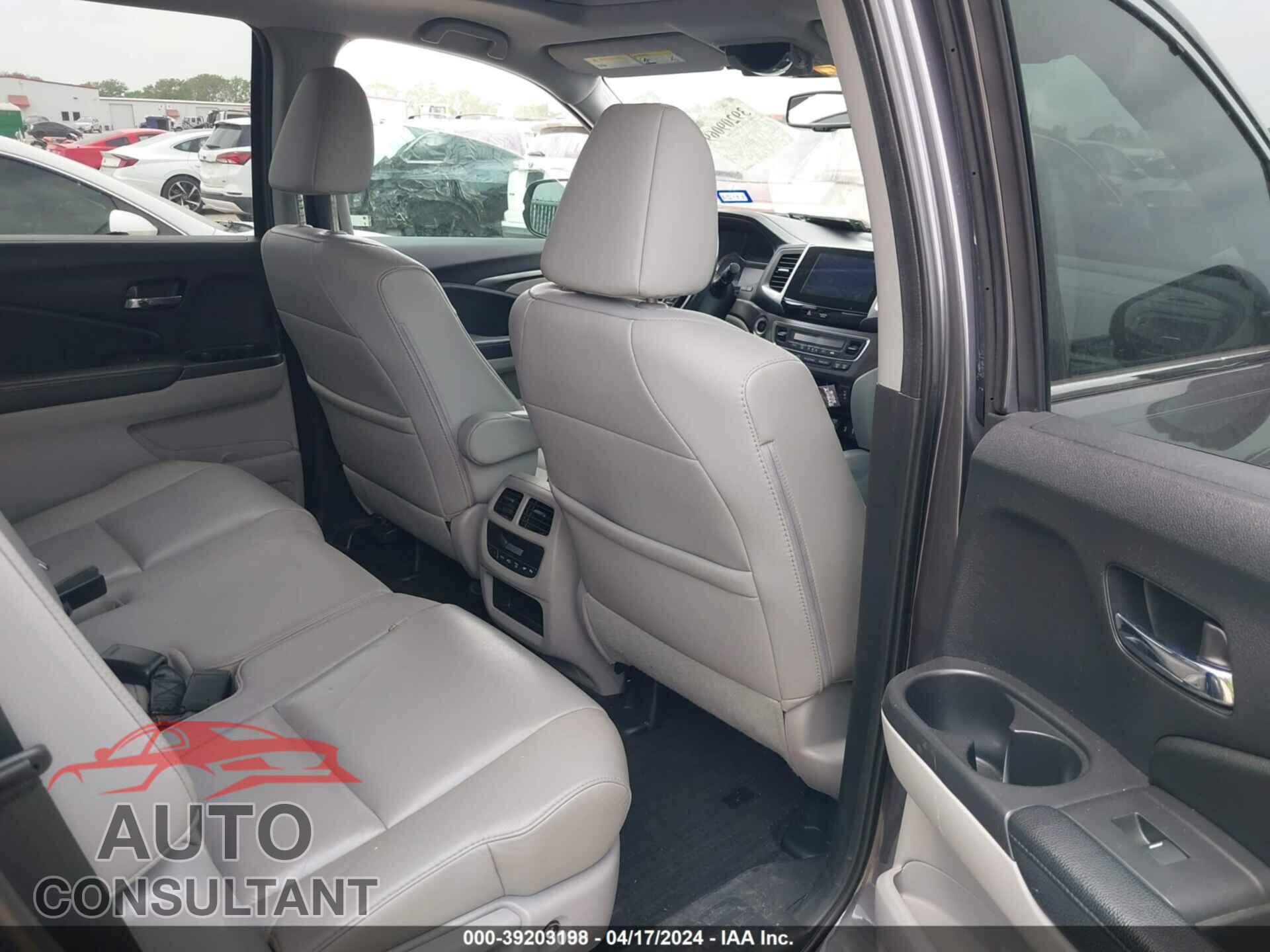 HONDA PILOT 2017 - 5FNYF5H75HB041348