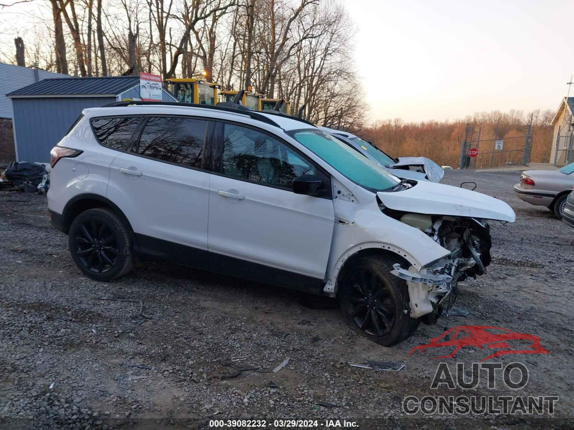 FORD ESCAPE 2017 - 1FMCU9GD8HUC46227