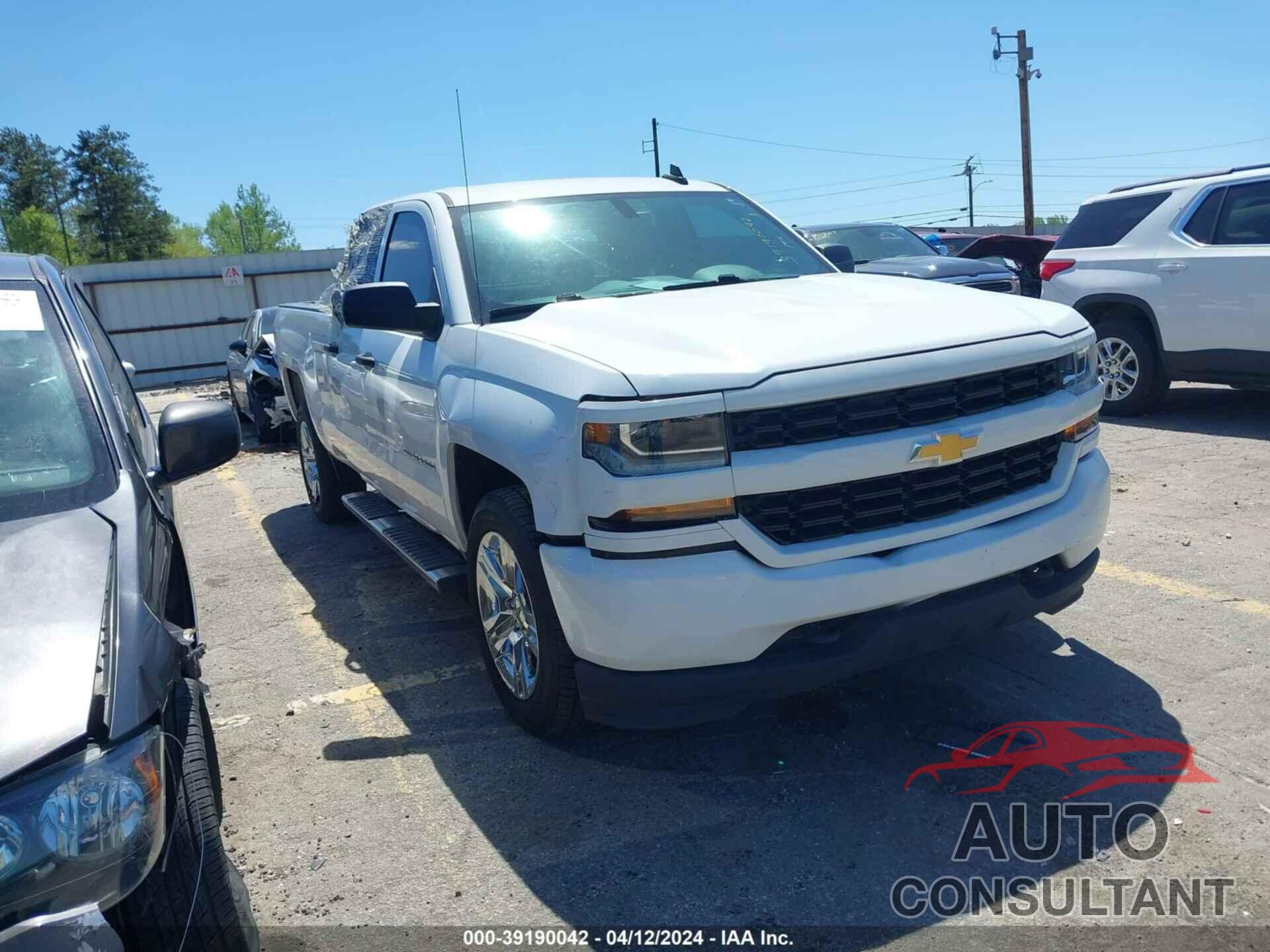 CHEVROLET SILVERADO 1500 2018 - 1GCRCPEH5JZ213951