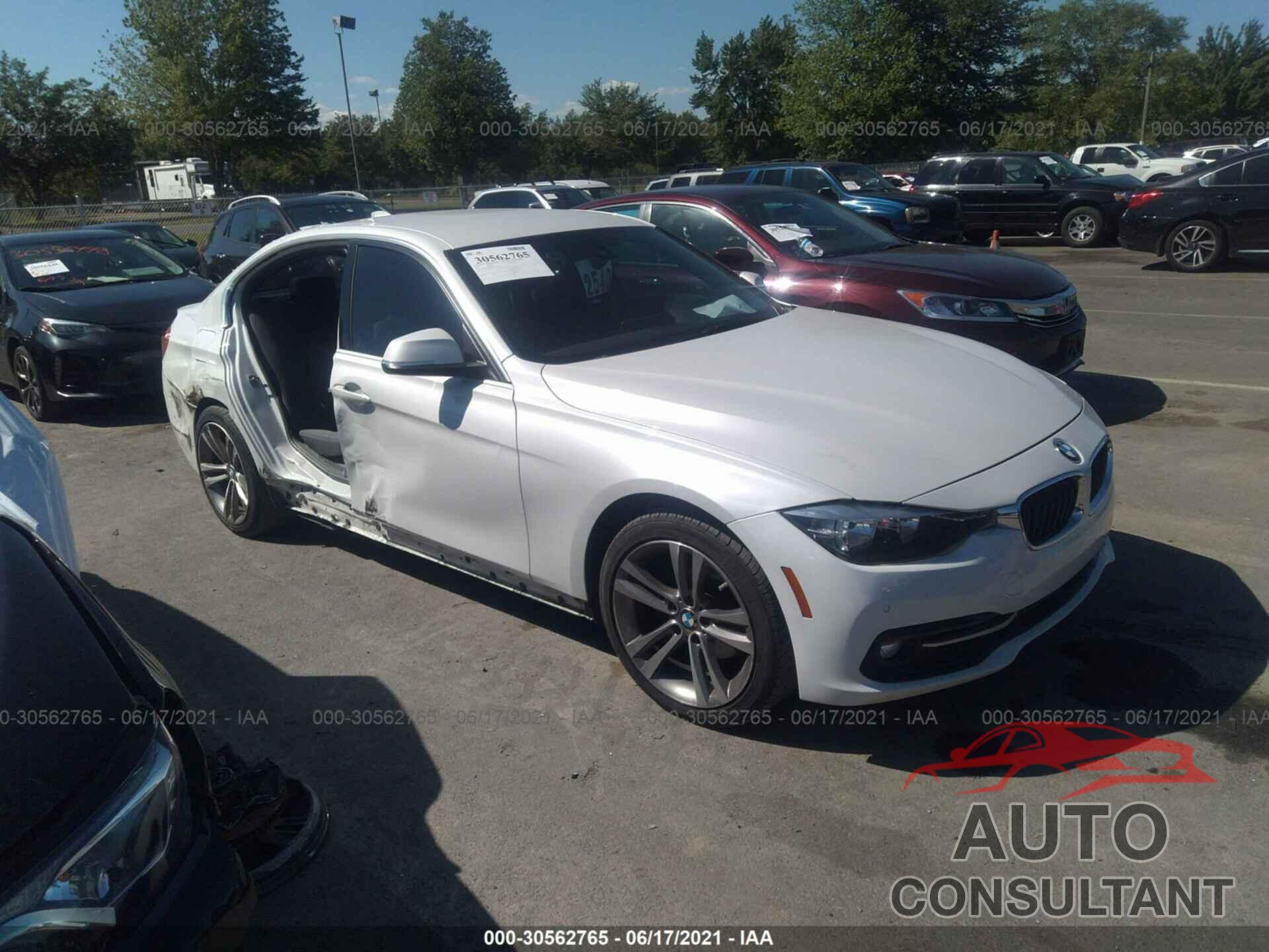 BMW 3 SERIES 2017 - WBA8B9G58HNU09183