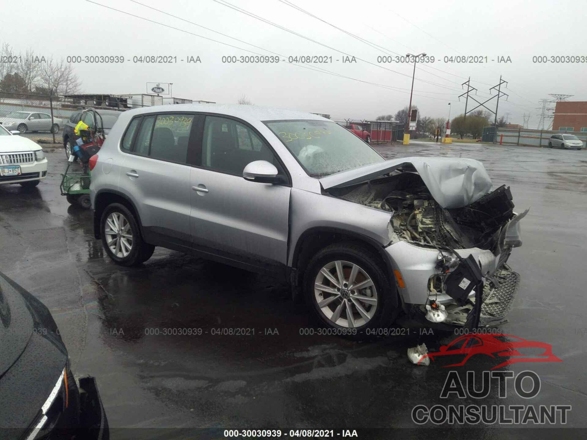 VOLKSWAGEN TIGUAN 2017 - WVGBV7AX8HK044628
