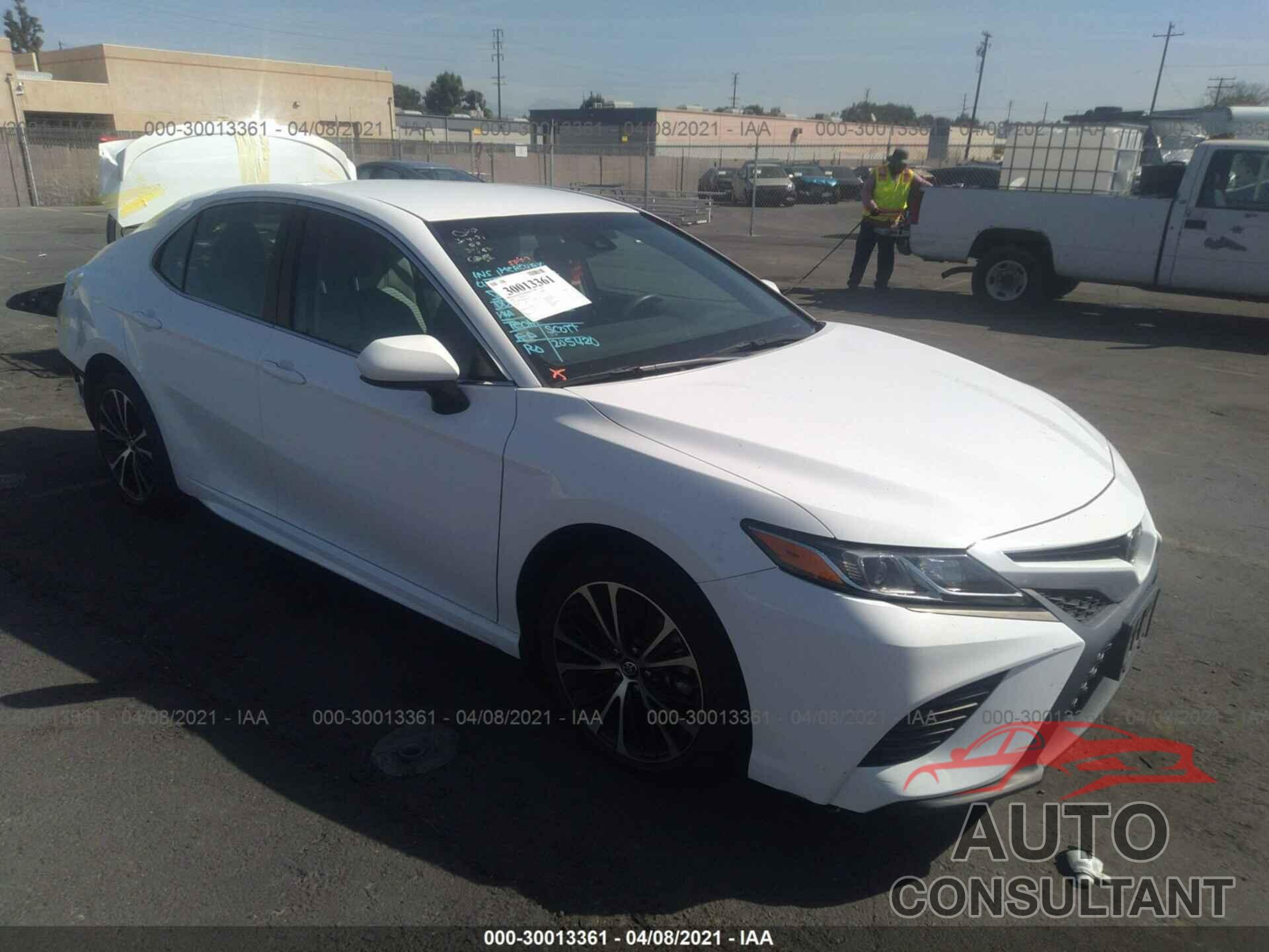 TOYOTA CAMRY 2018 - 4T1B11HK4JU134176