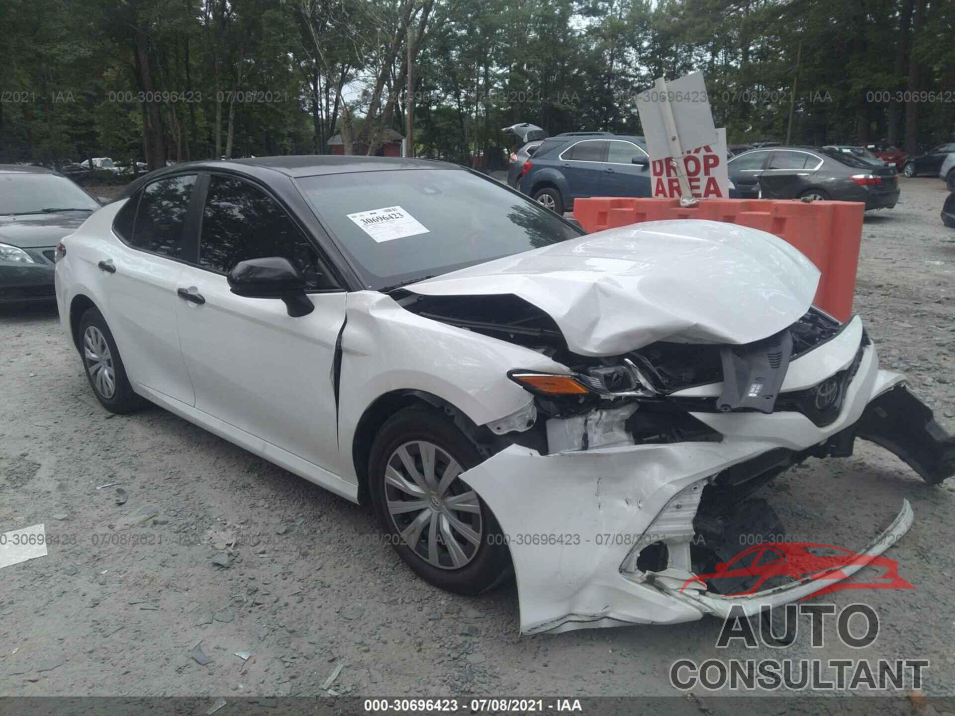 TOYOTA CAMRY 2018 - 4T1B11HK7JU635305
