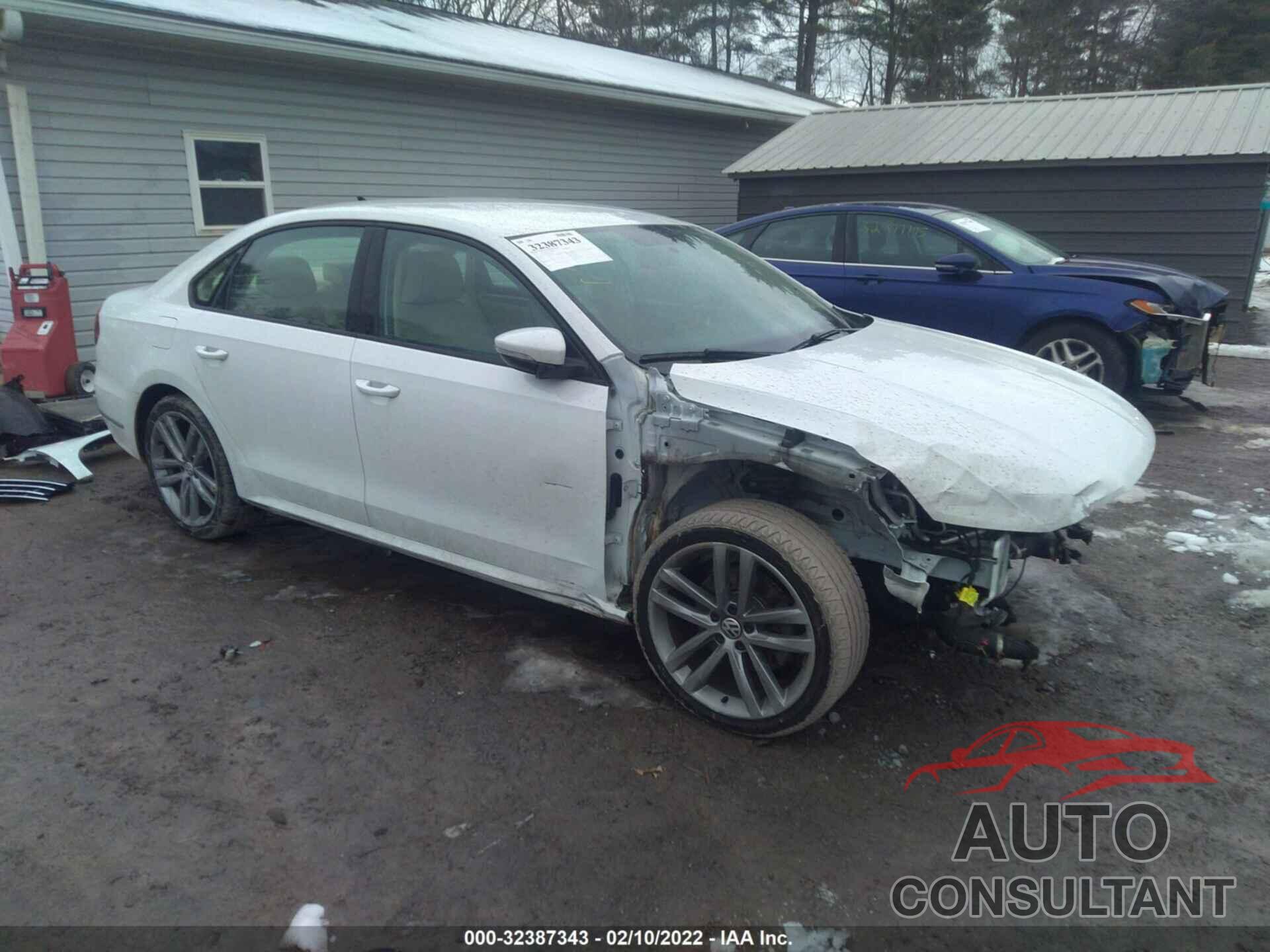 VOLKSWAGEN PASSAT 2018 - 1VWAA7A32JC023571