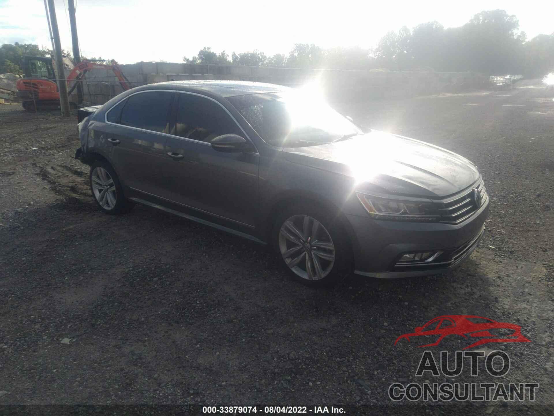 VOLKSWAGEN PASSAT 2017 - 1VWGT7A38HC041202