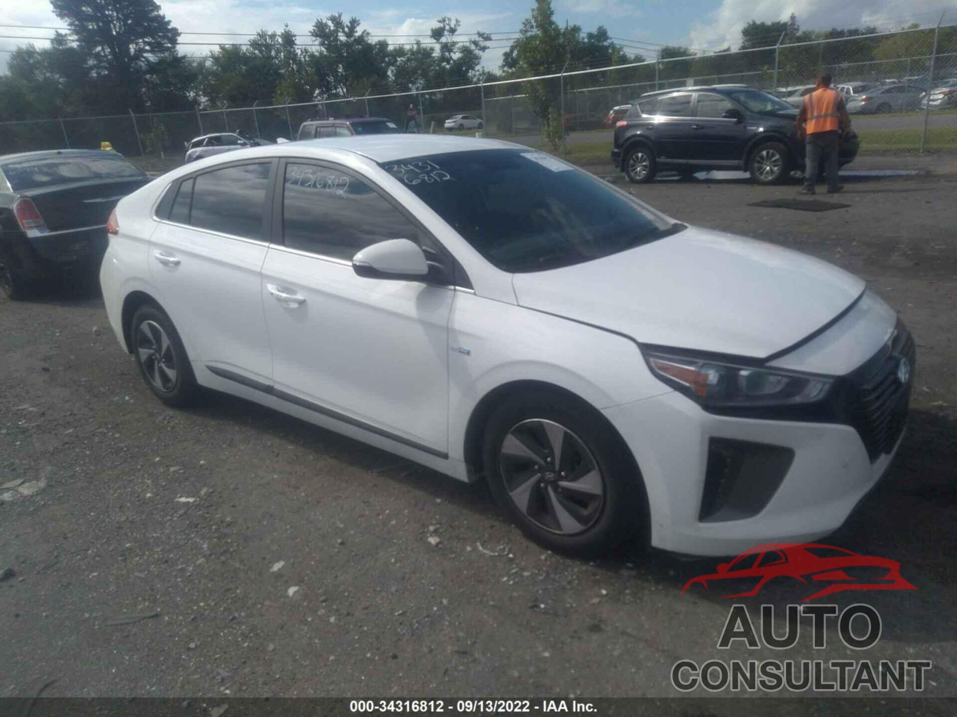 HYUNDAI IONIQ HYBRID 2017 - KMHC75LC3HU048006