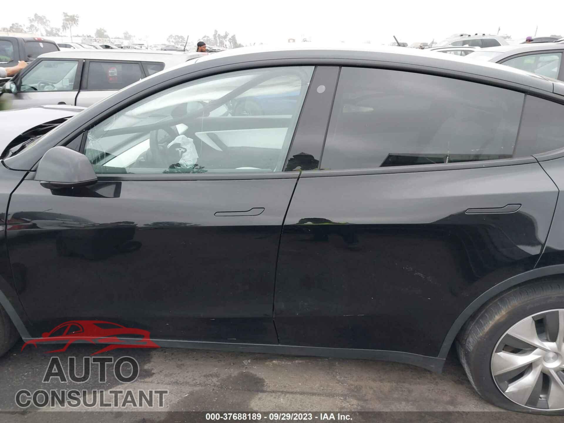TESLA MODEL Y 2021 - 5YJYGDEE6MF240798