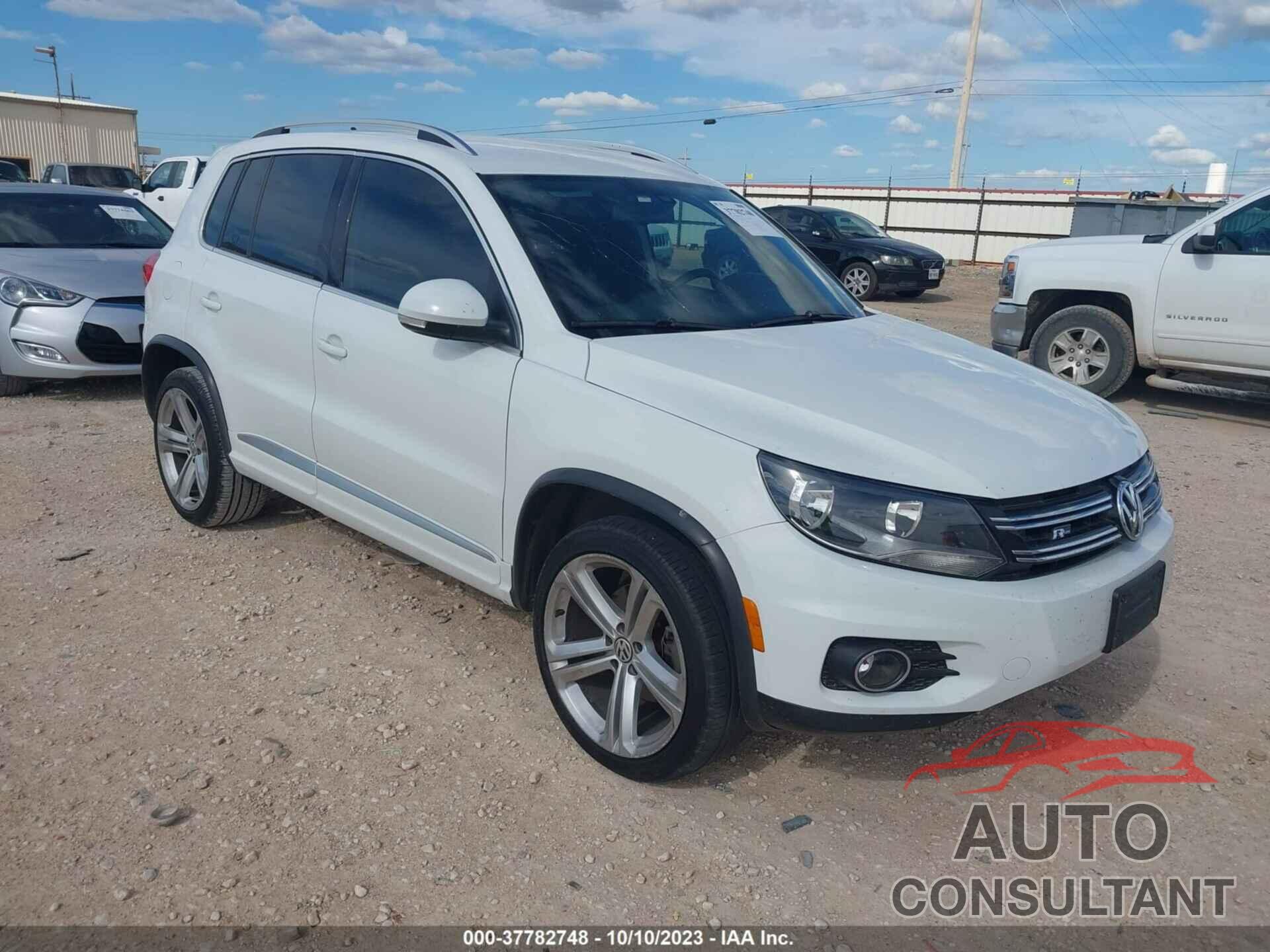 VOLKSWAGEN TIGUAN 2016 - WVGAV7AX1GW045008