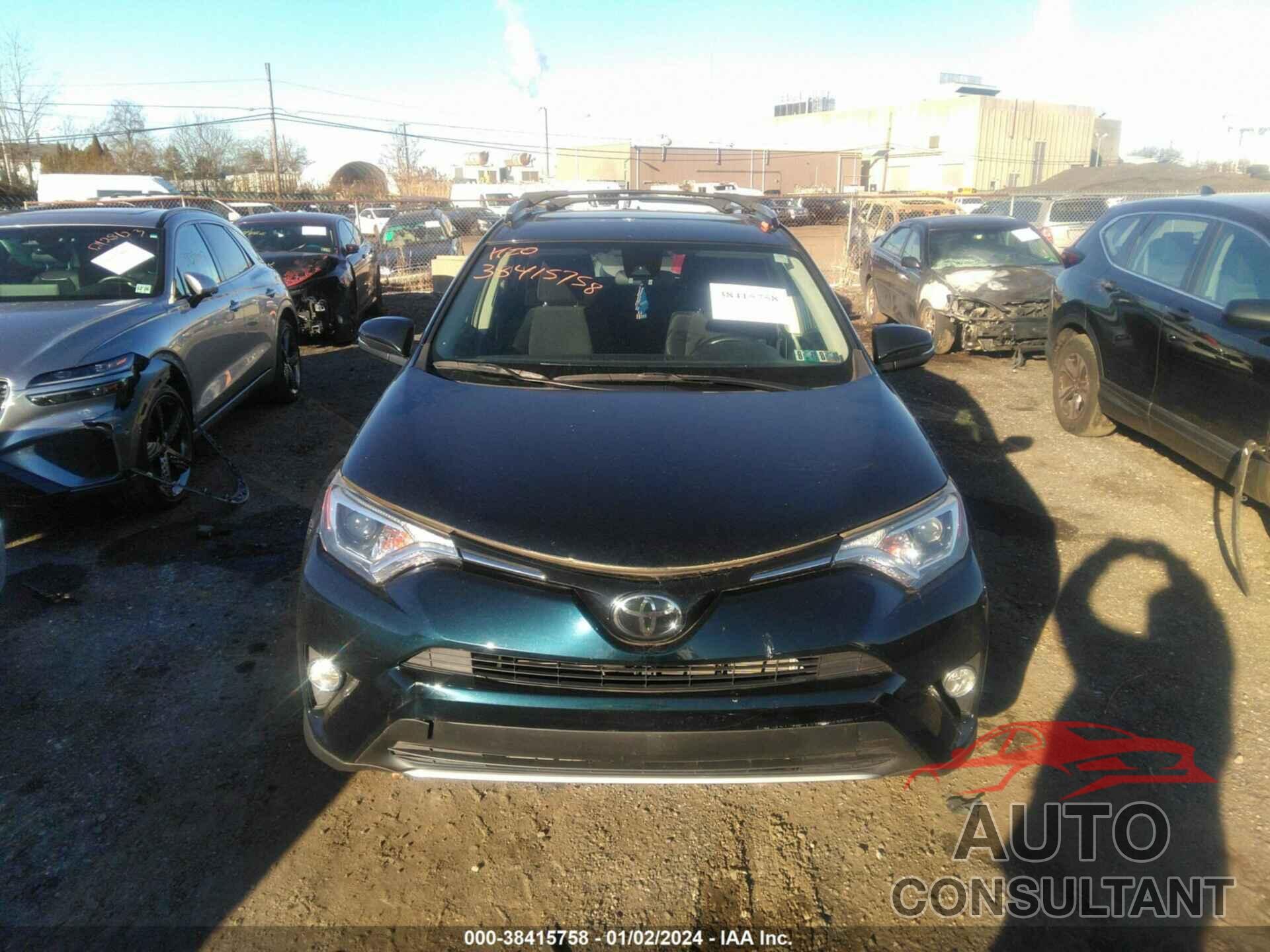 TOYOTA RAV4 2018 - JTMRFREV7JJ745077