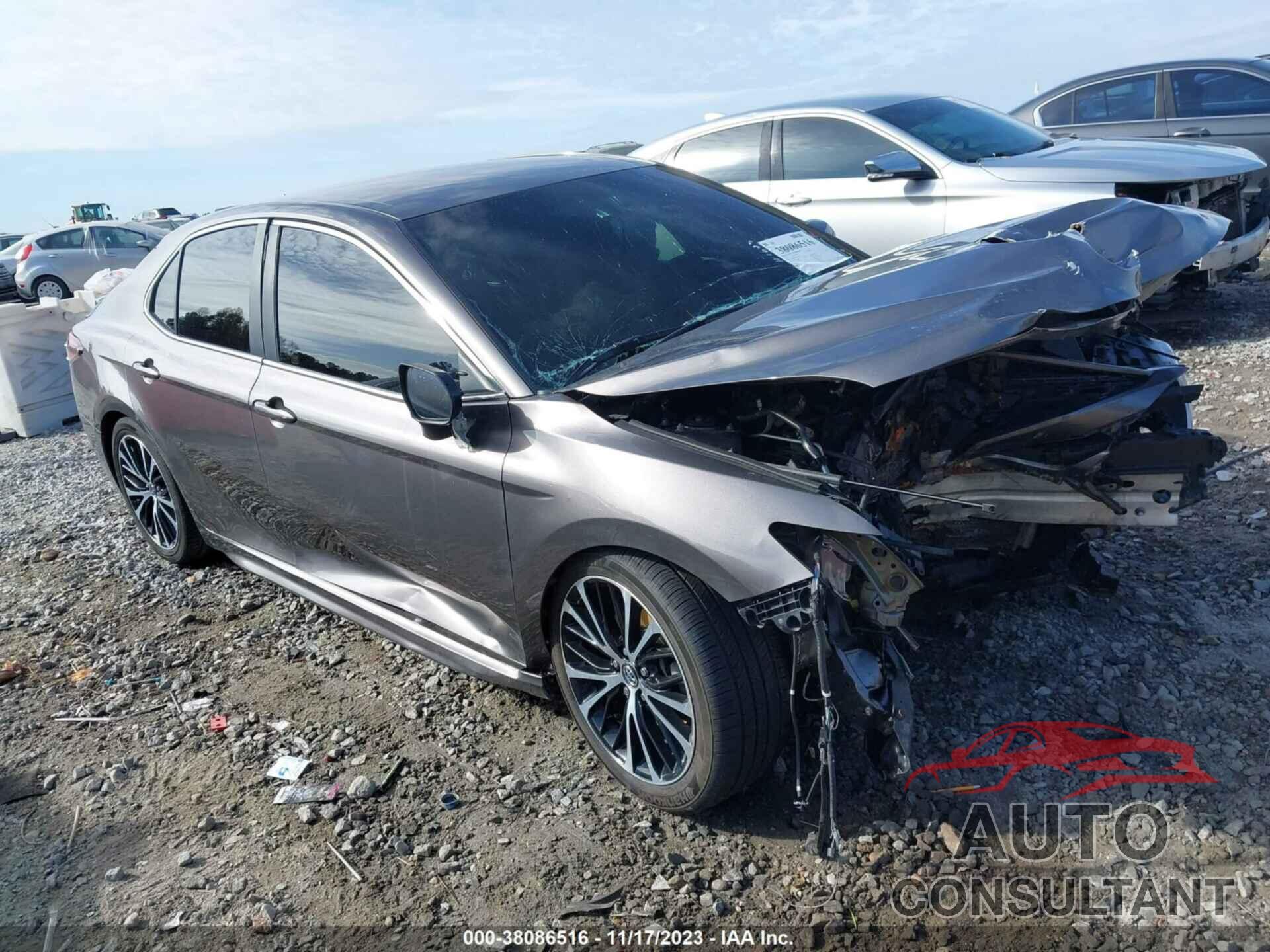 TOYOTA CAMRY 2018 - 4T1B11HK9JU024773