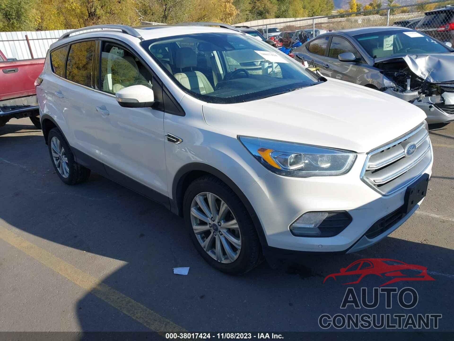 FORD ESCAPE 2017 - 1FMCU9J93HUD41587