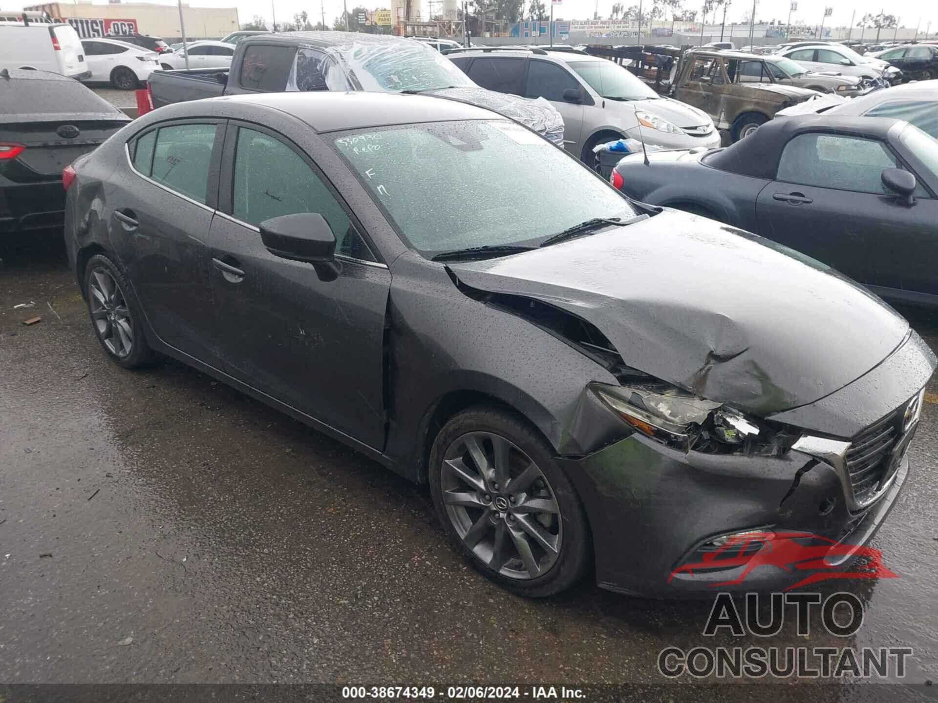 MAZDA MAZDA3 2018 - 3MZBN1V39JM274053