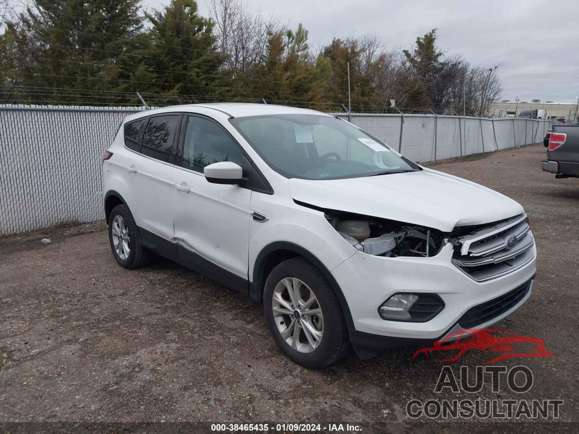 FORD ESCAPE 2017 - 1FMCU9GD1HUD43642