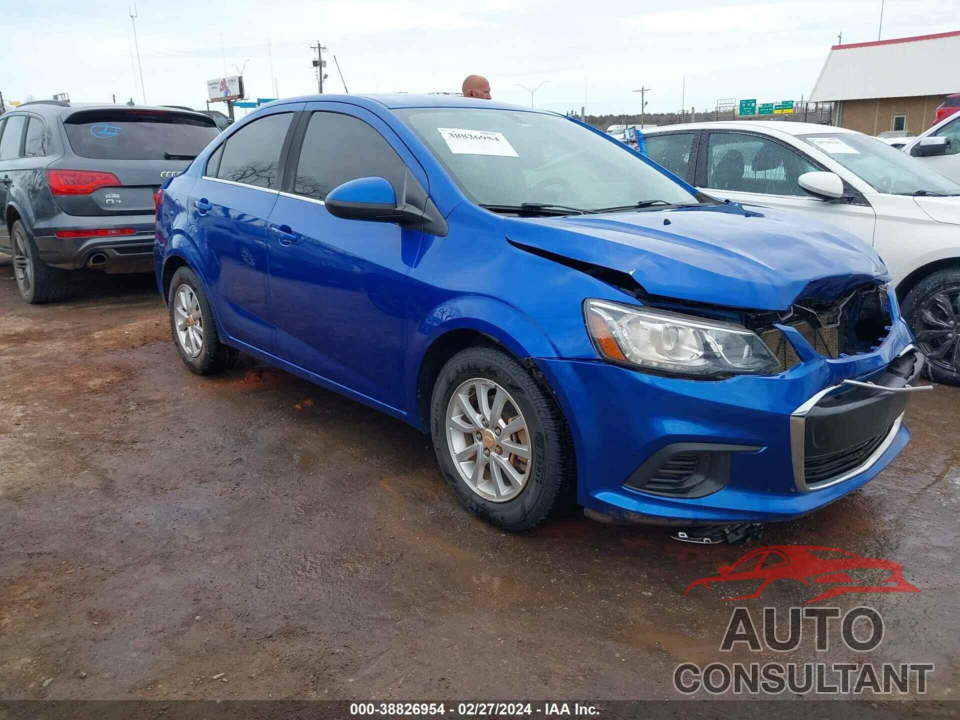 CHEVROLET SONIC 2018 - 1G1JD5SH2J4122192