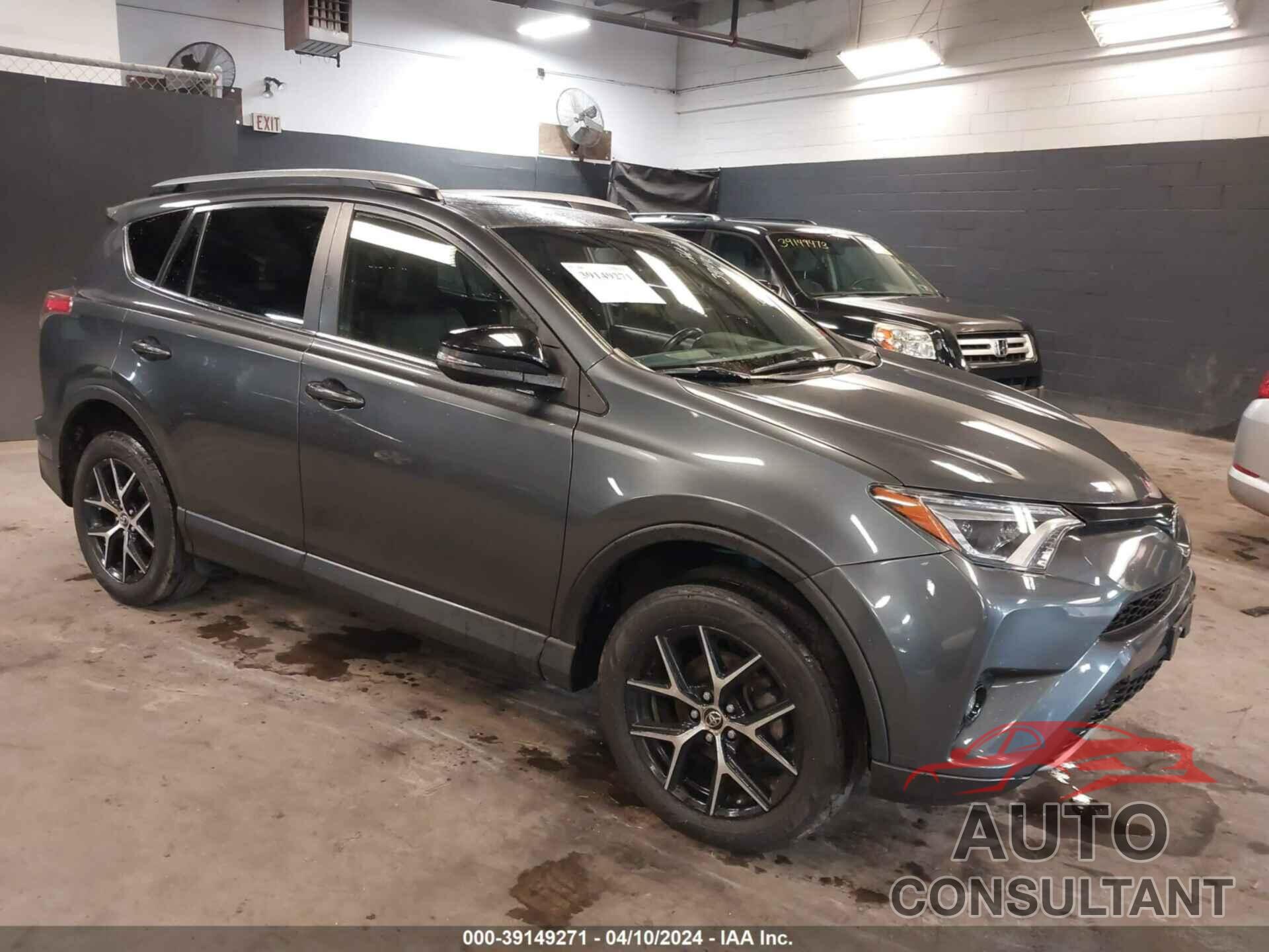 TOYOTA RAV4 2017 - JTMJFREV4HD207555