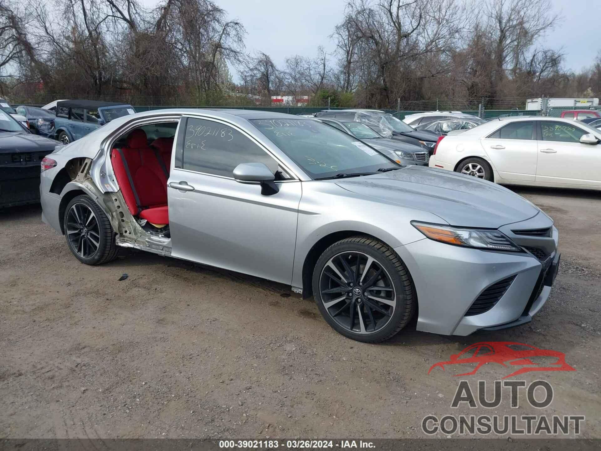 TOYOTA CAMRY 2018 - 4T1B61HK3JU133537