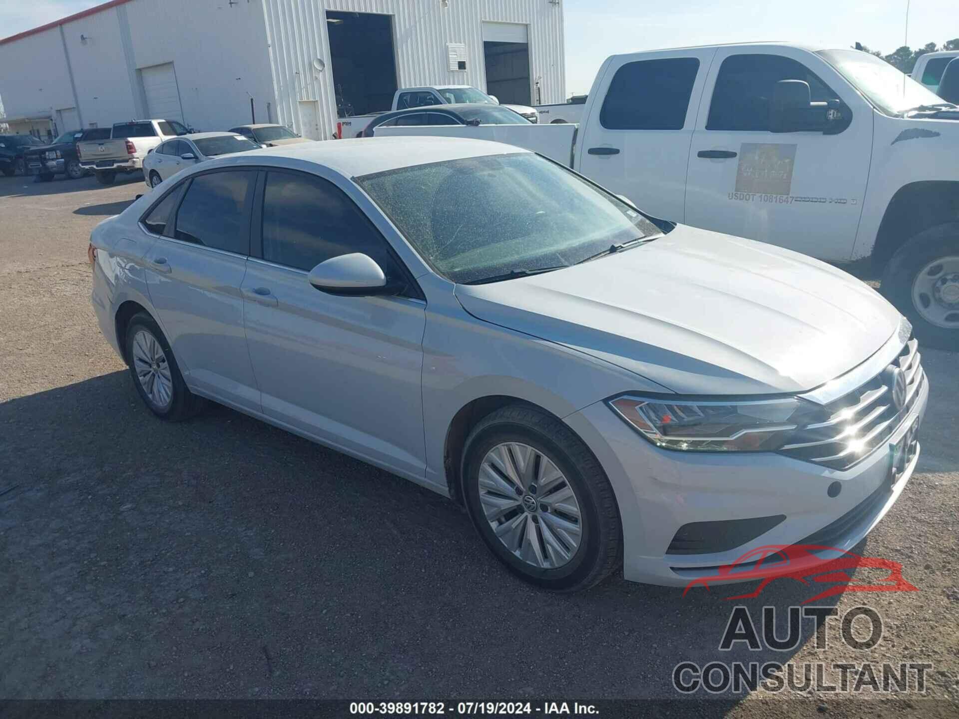 VOLKSWAGEN JETTA 2019 - 3VWN57BU4KM117870