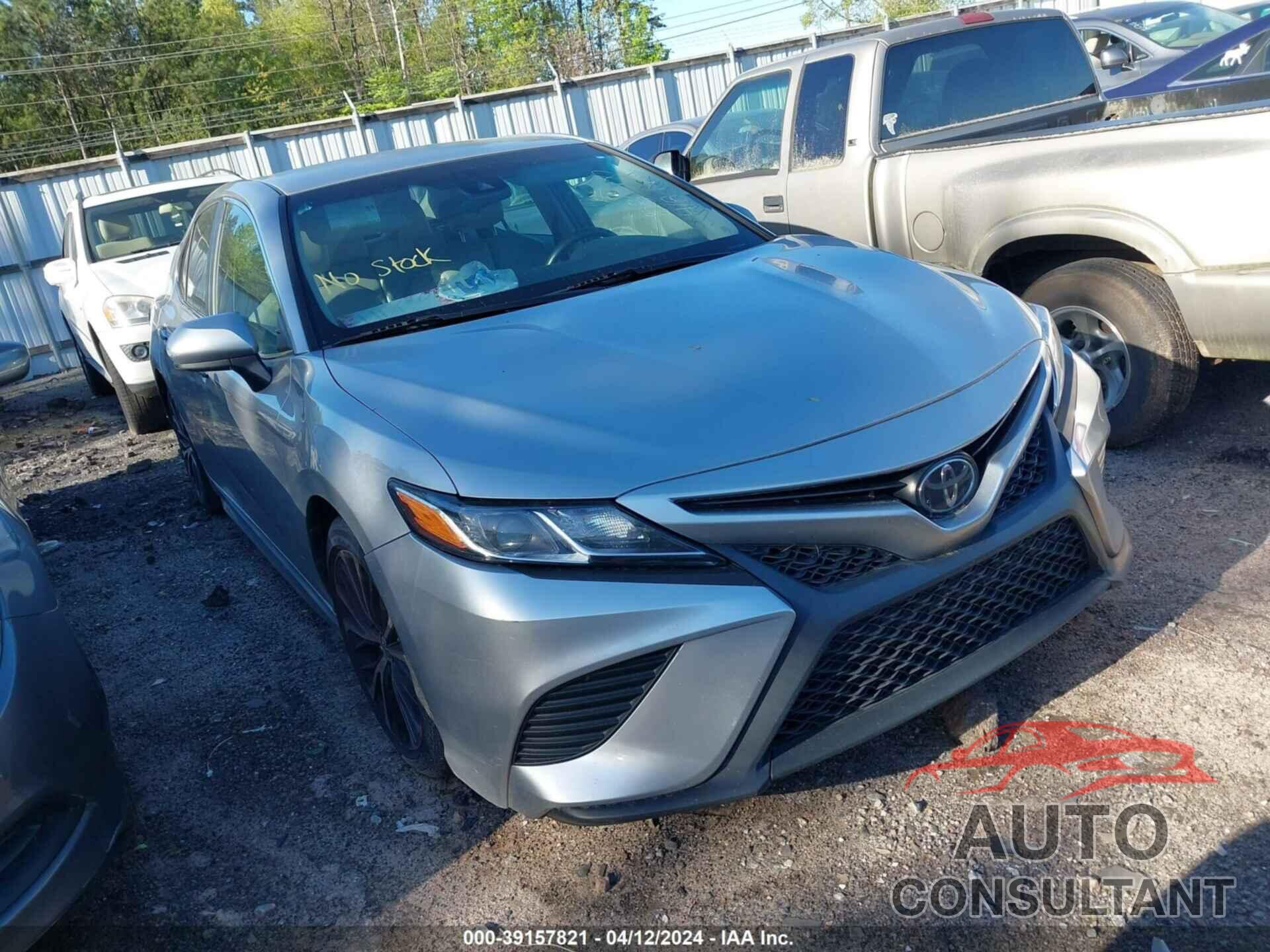 TOYOTA CAMRY 2018 - 4T1B11HK6JU580300