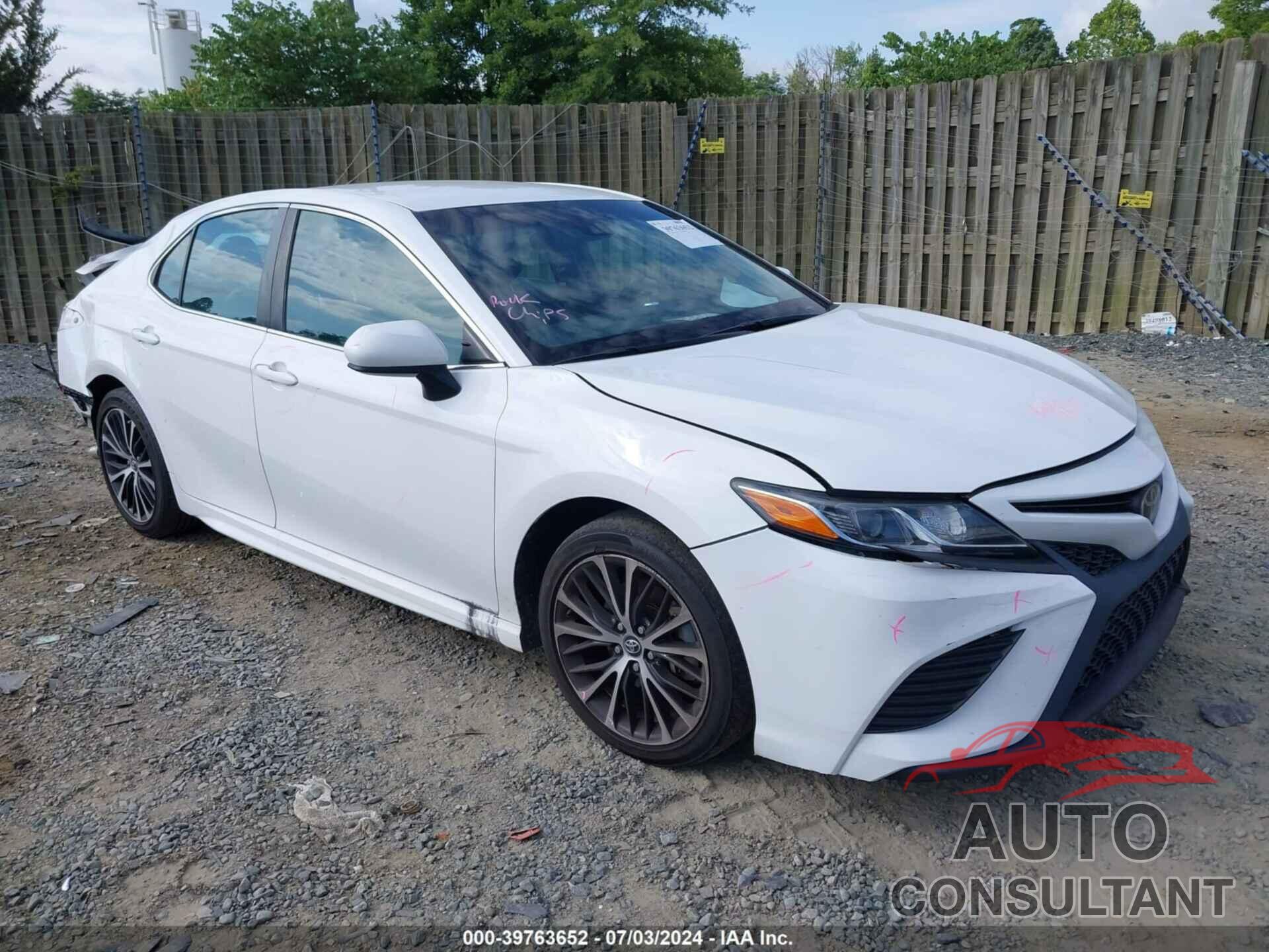 TOYOTA CAMRY 2018 - 4T1B11HK0JU576663