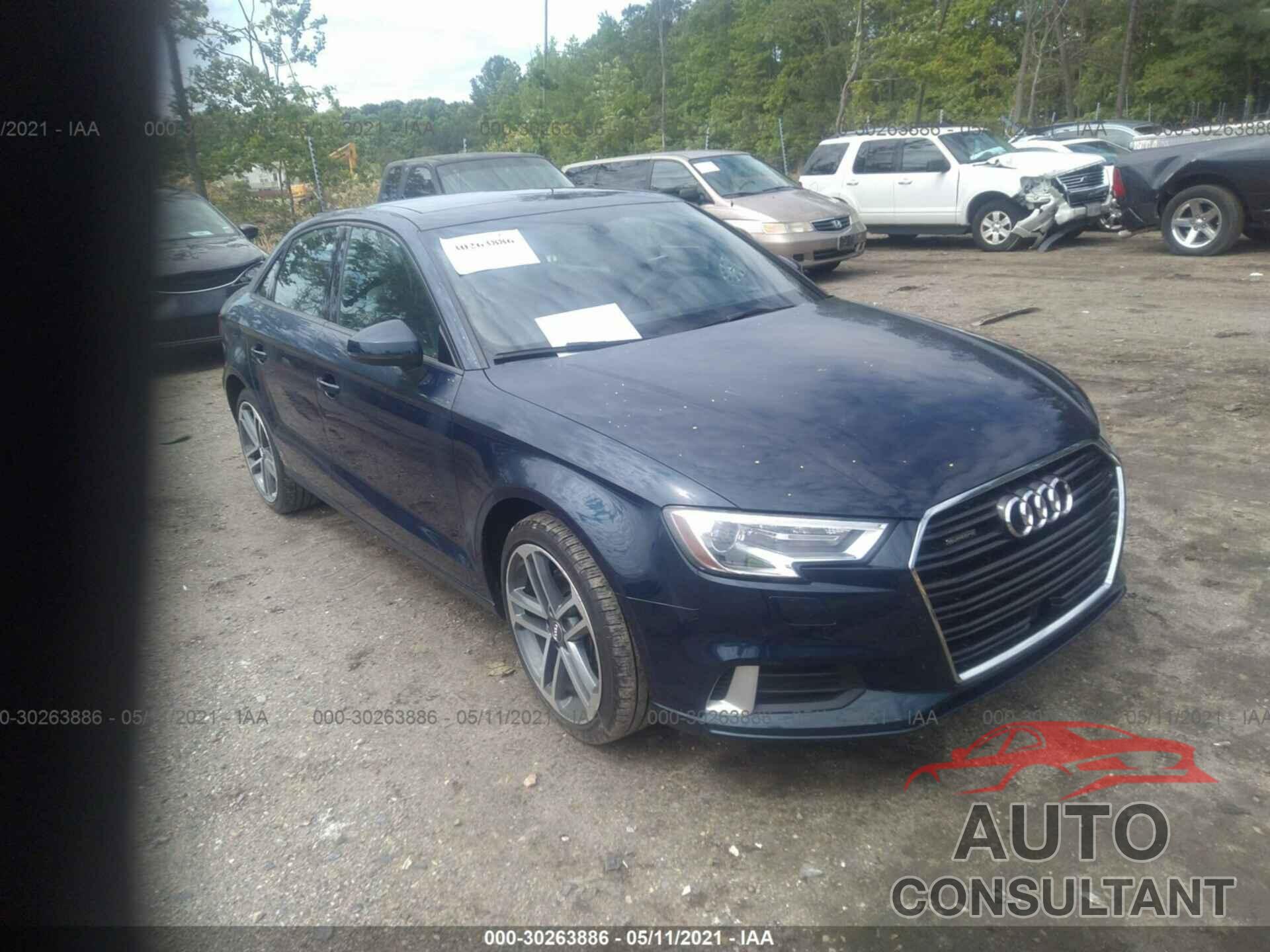 AUDI A3 SEDAN 2018 - WAUB8GFF0J1048662