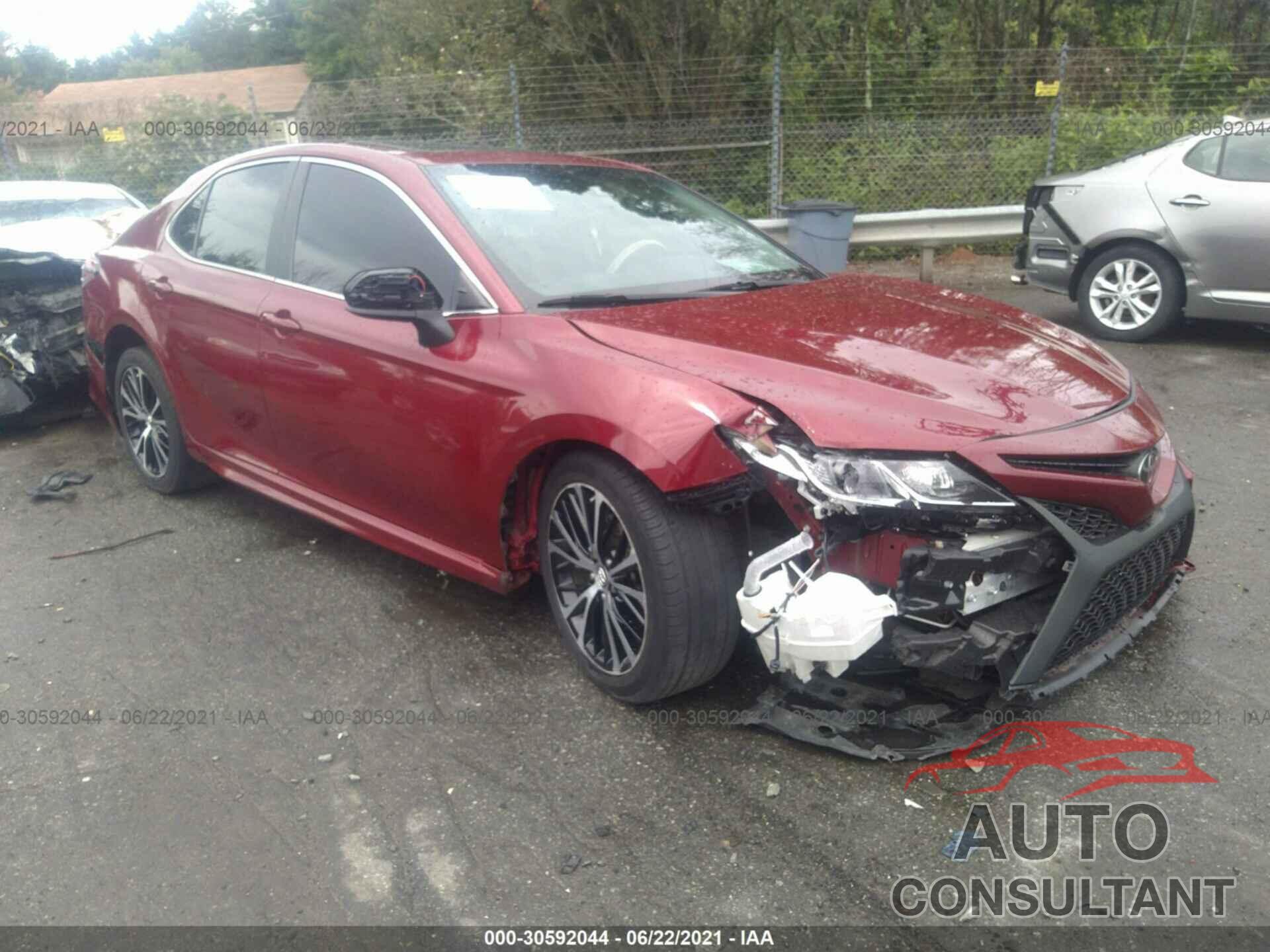 TOYOTA CAMRY 2018 - 4T1B11HK3JU511144