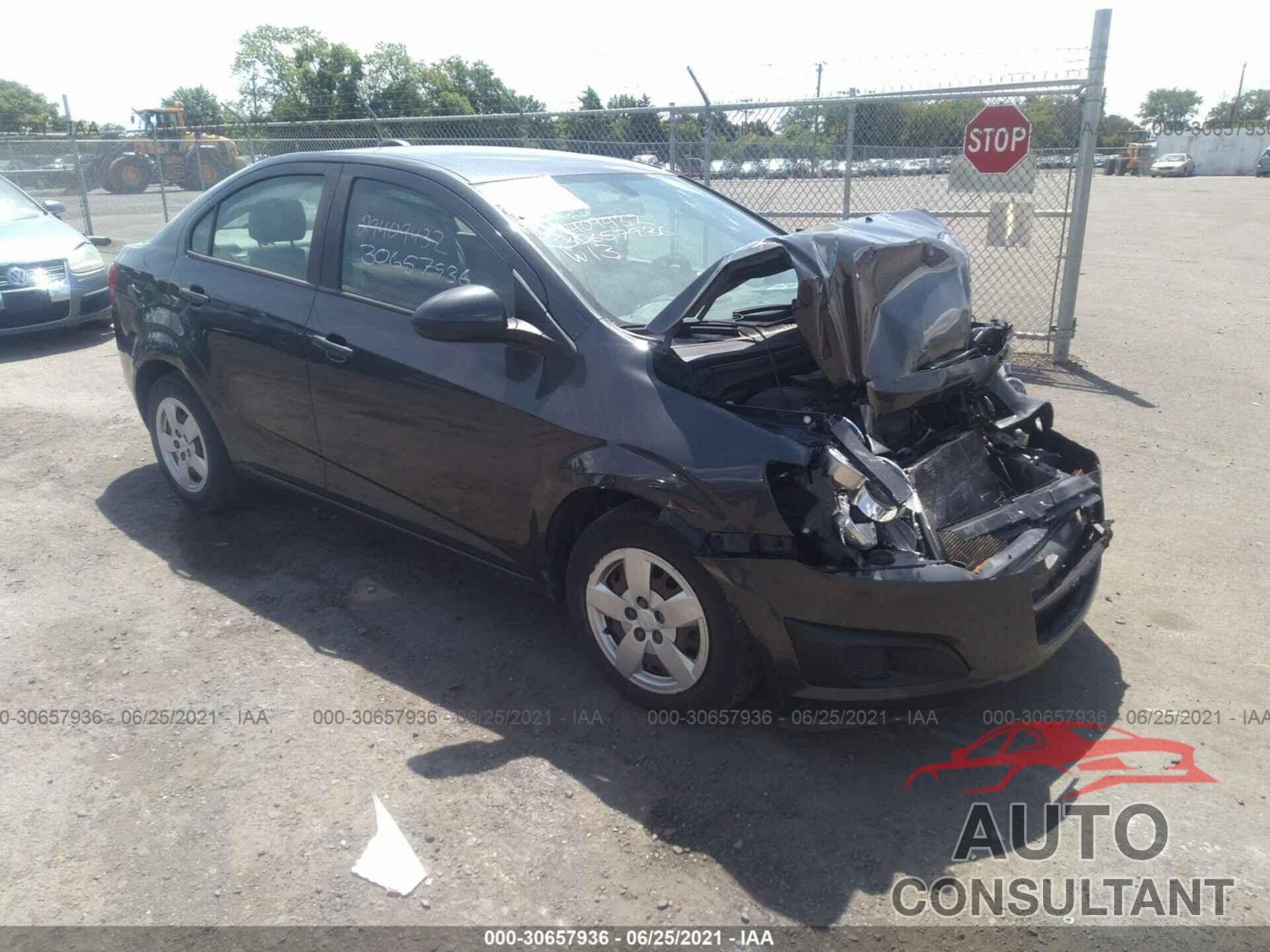CHEVROLET SONIC 2016 - 1G1JA5SH7G4131987