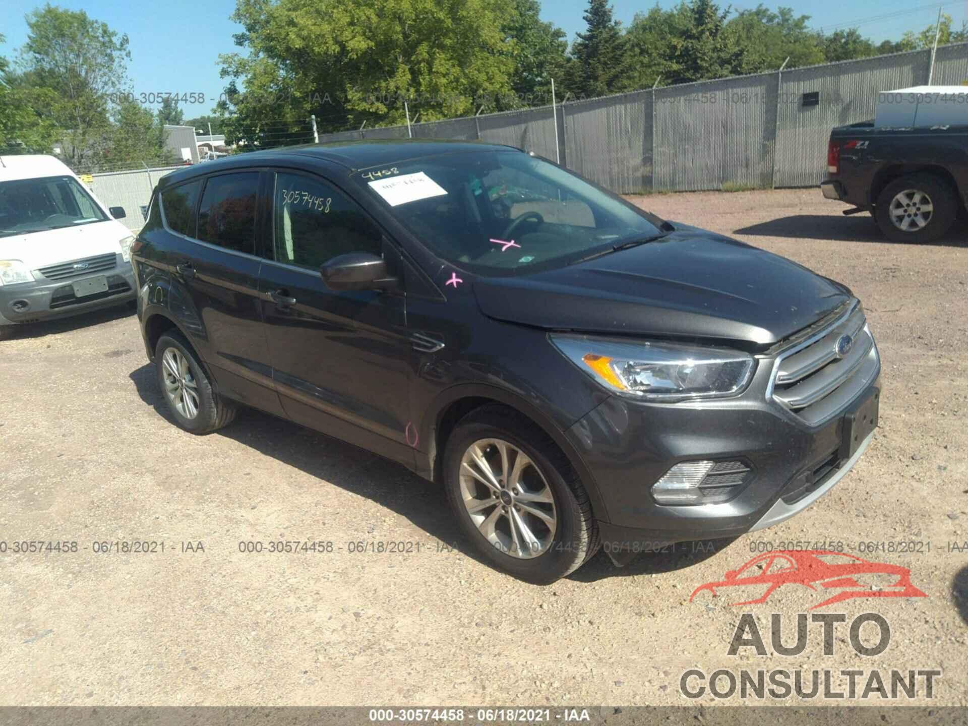 FORD ESCAPE 2017 - 1FMCU0G96HUB67260