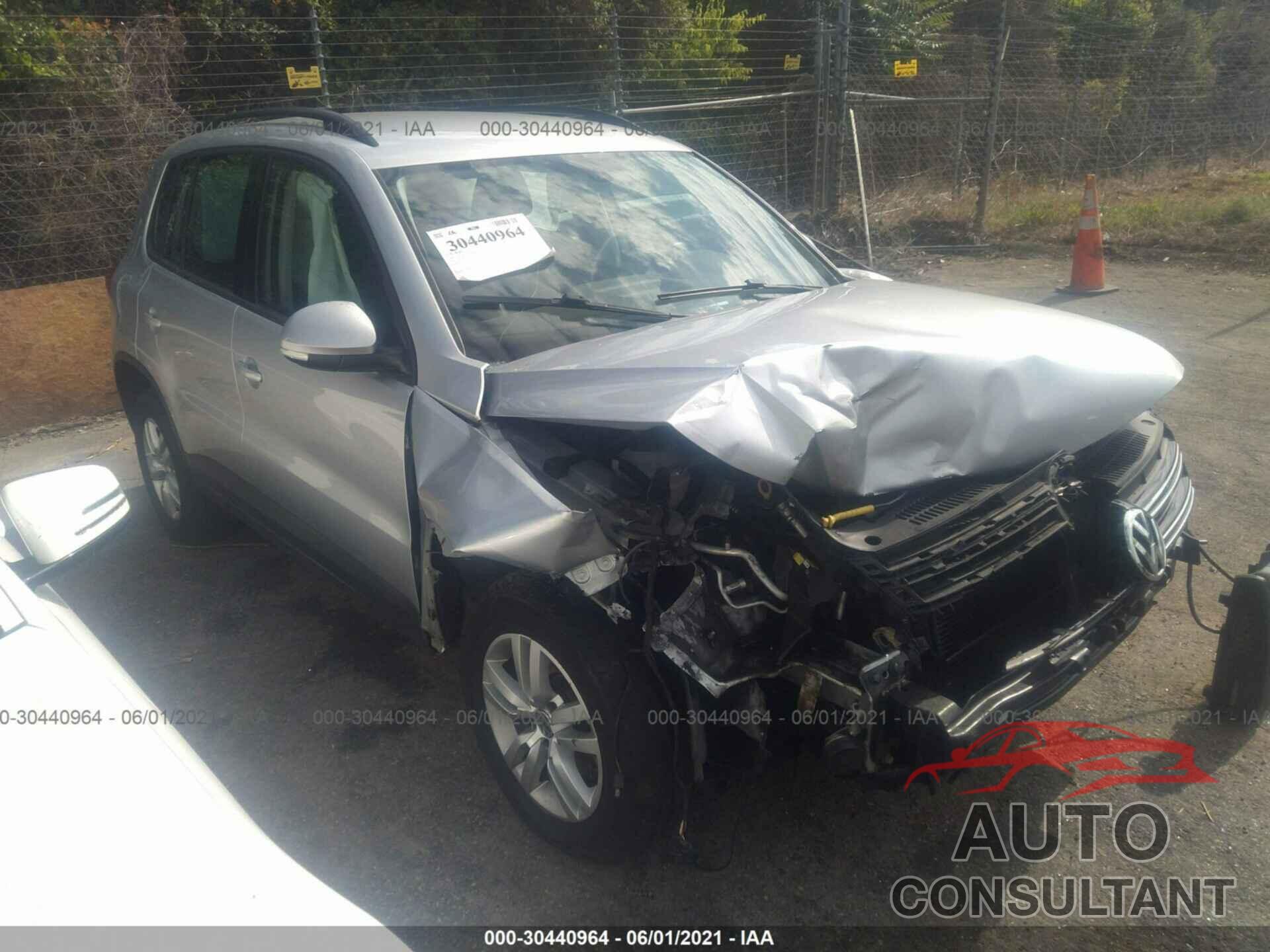 VOLKSWAGEN TIGUAN 2017 - WVGBV7AX3HK013612