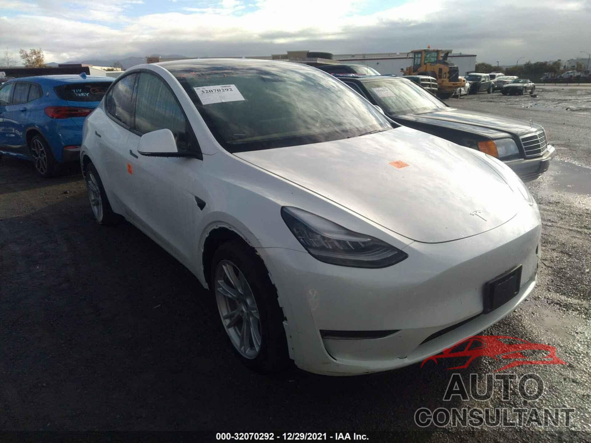 TESLA MODEL Y 2020 - 5YJYGDEE6LF032046