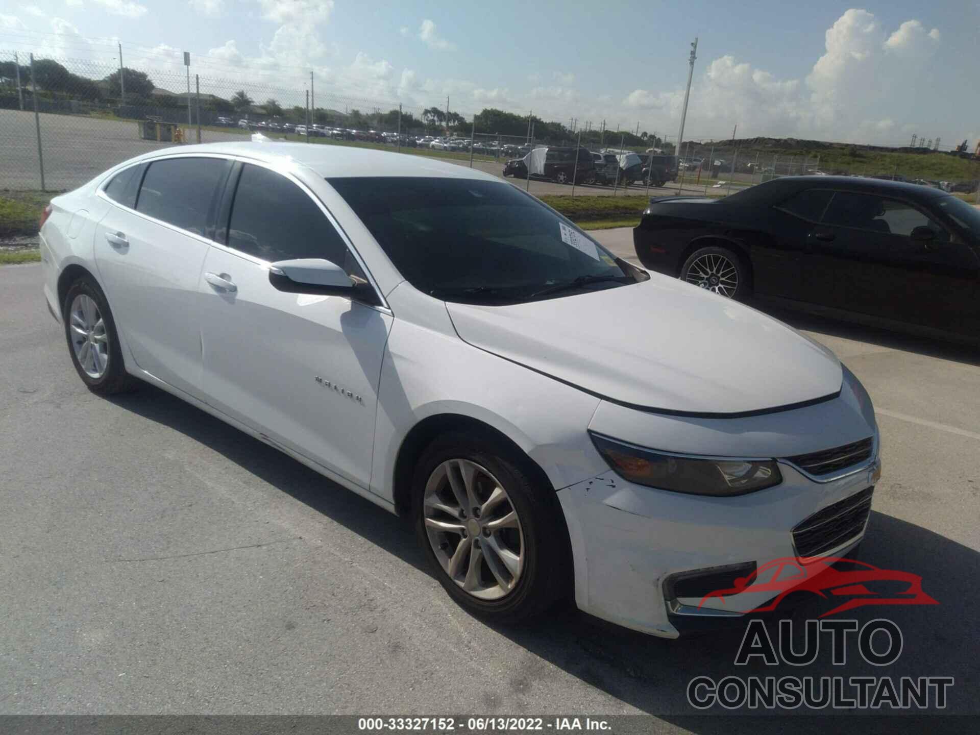 CHEVROLET MALIBU 2017 - 1G1ZE5ST7HF132185