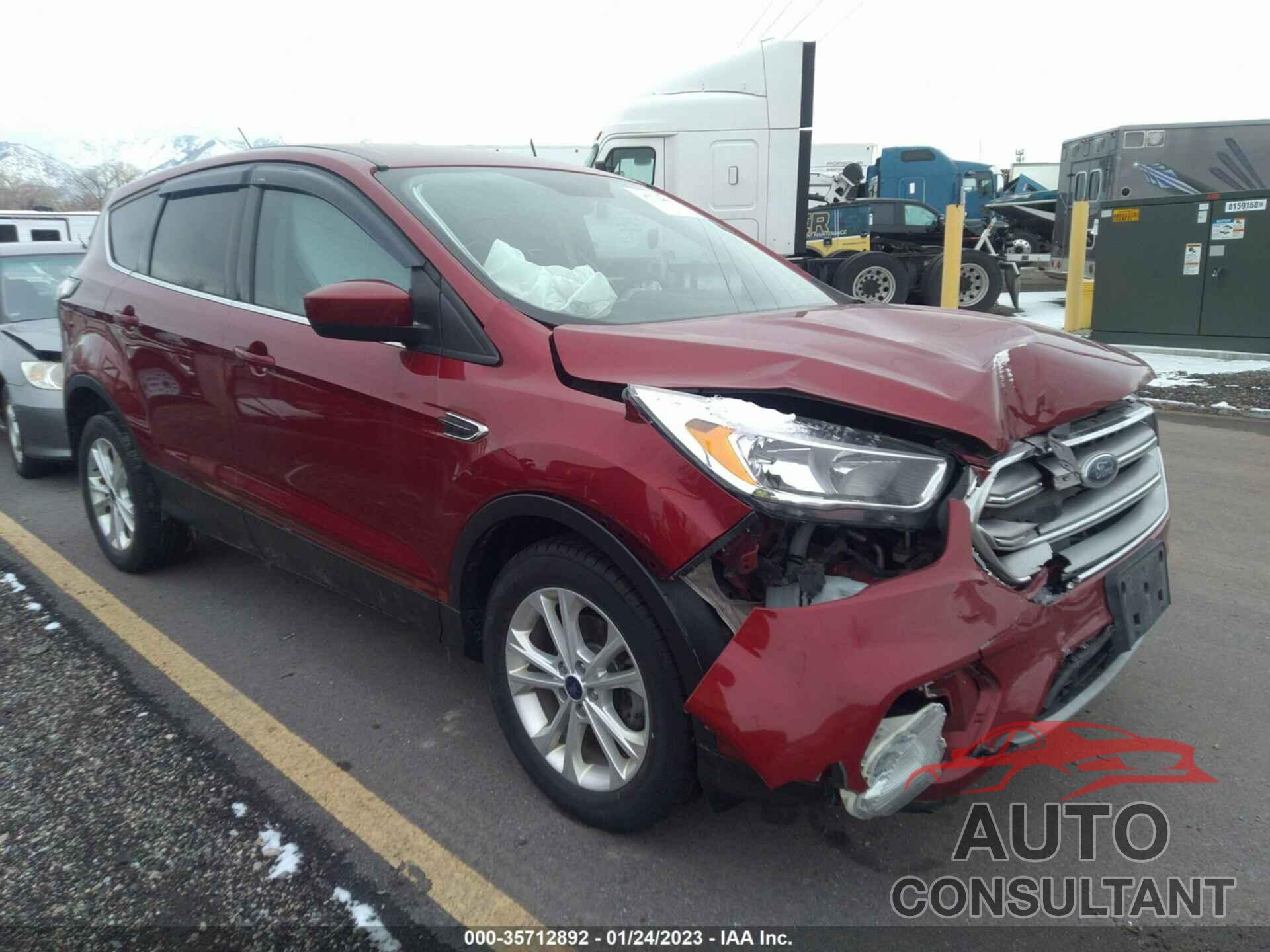 FORD ESCAPE 2017 - 1FMCU0GD2HUC18967