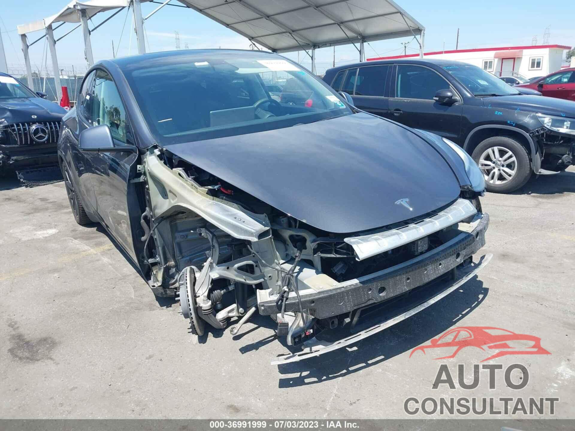 TESLA MODEL Y 2020 - 5YJYGDEE2LF031590