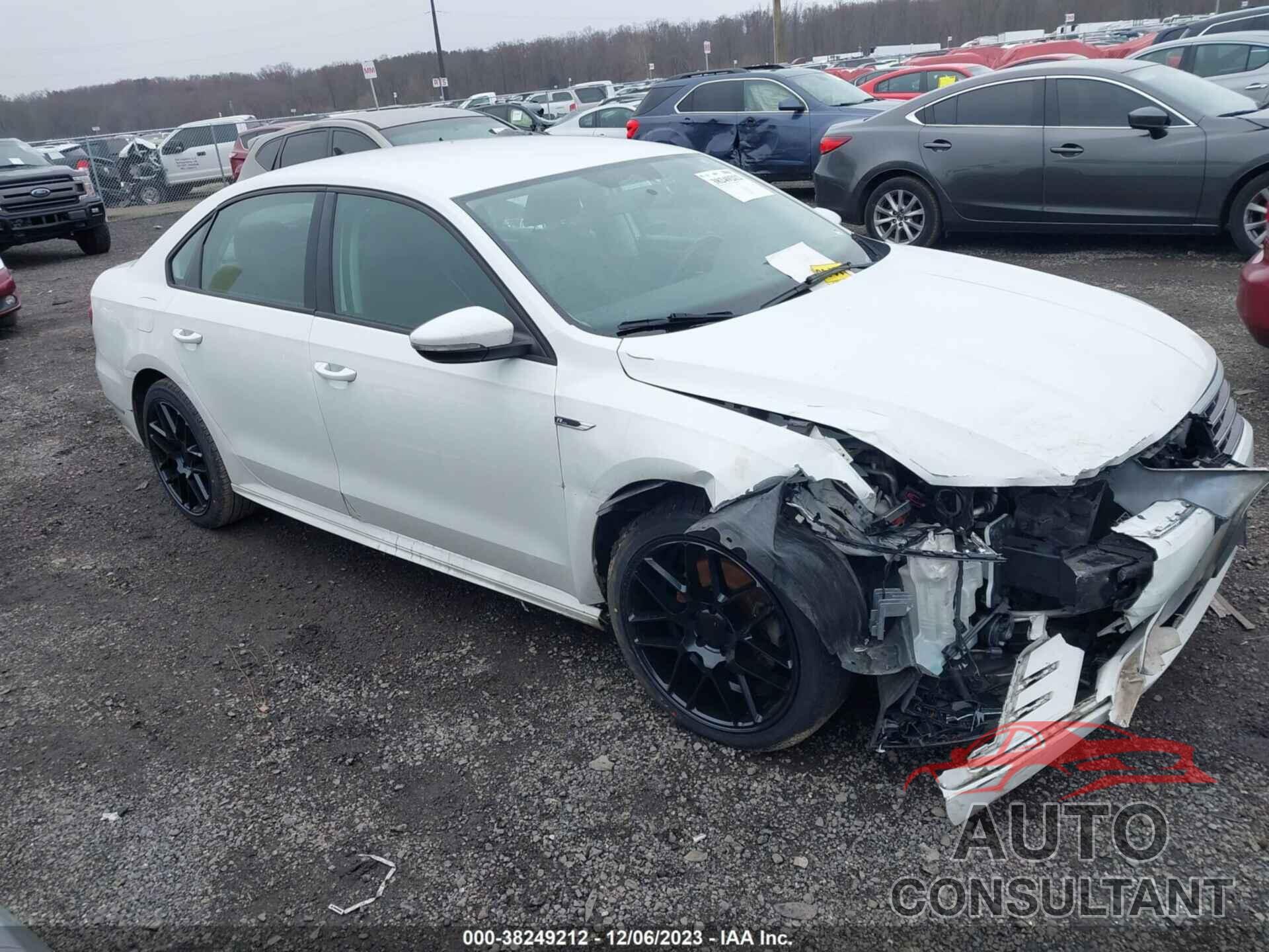 VOLKSWAGEN PASSAT 2018 - 1VWAA7A3XJC039811