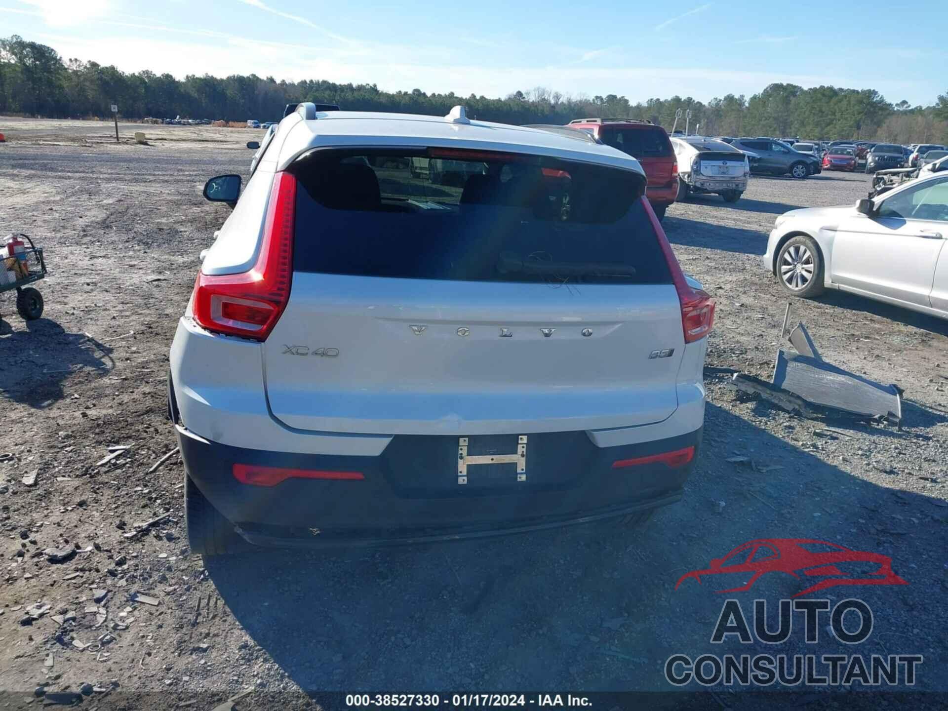 VOLVO XC40 2023 - YV4L12UW6P2977997