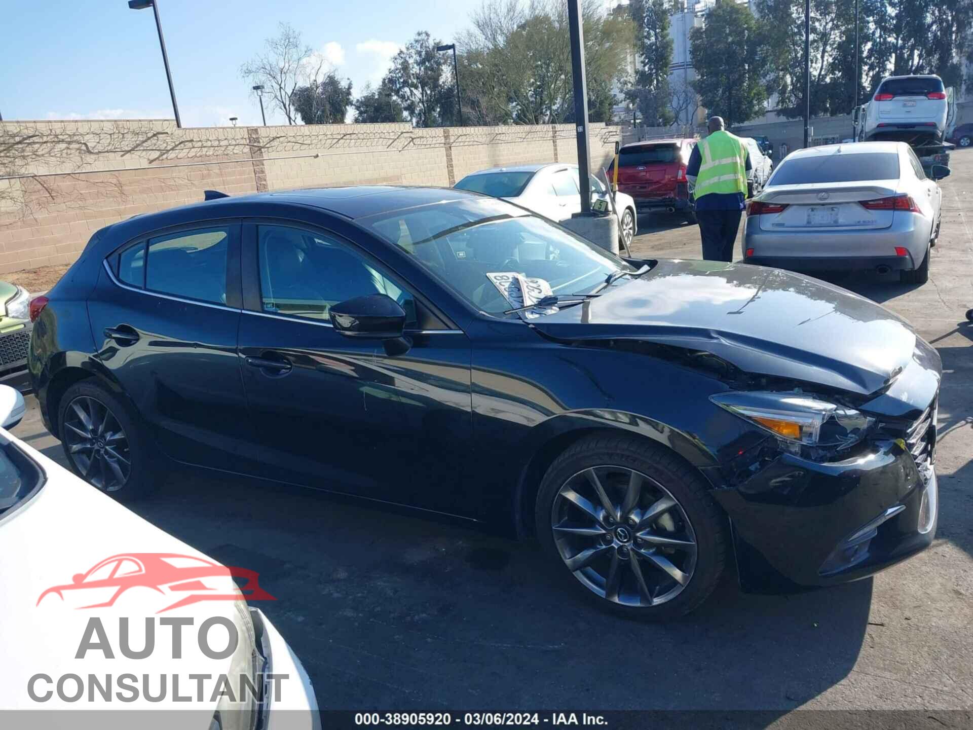 MAZDA 3 2018 - 3MZBN1M34JM166344