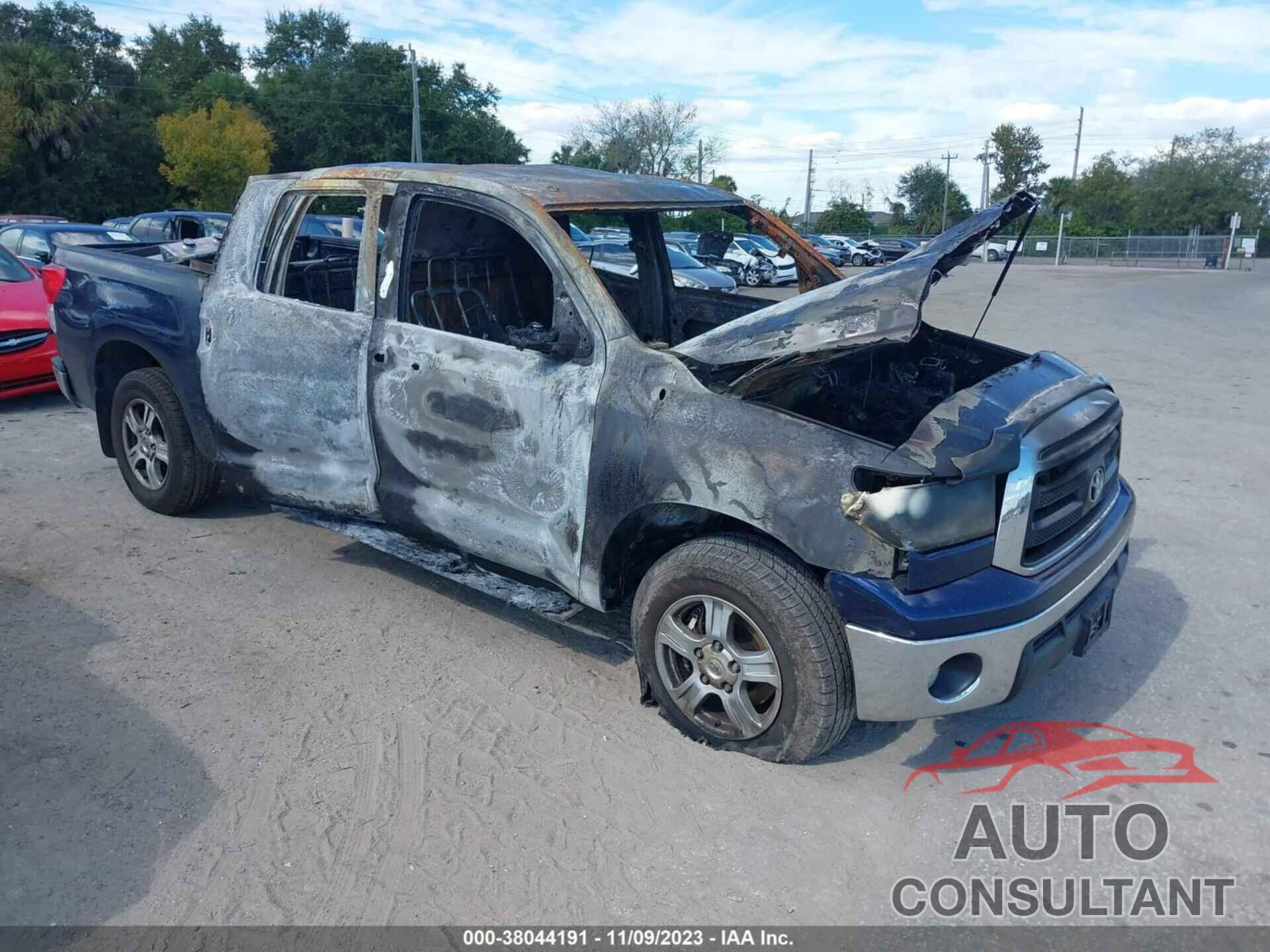 TOYOTA TUNDRA 2011 - 5TFRM5F14BX029374