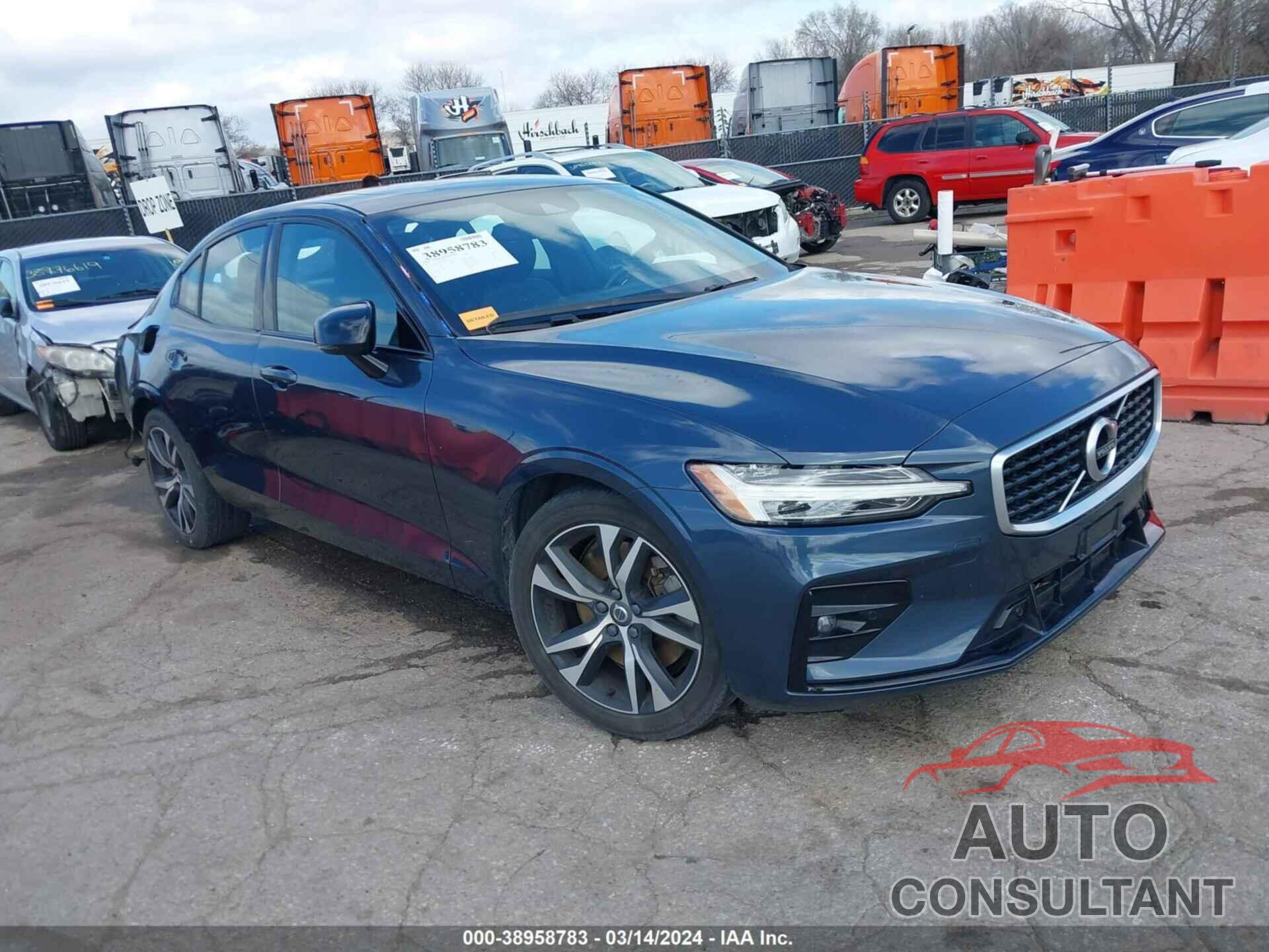 VOLVO S60 2019 - 7JRA22TM1KG015921