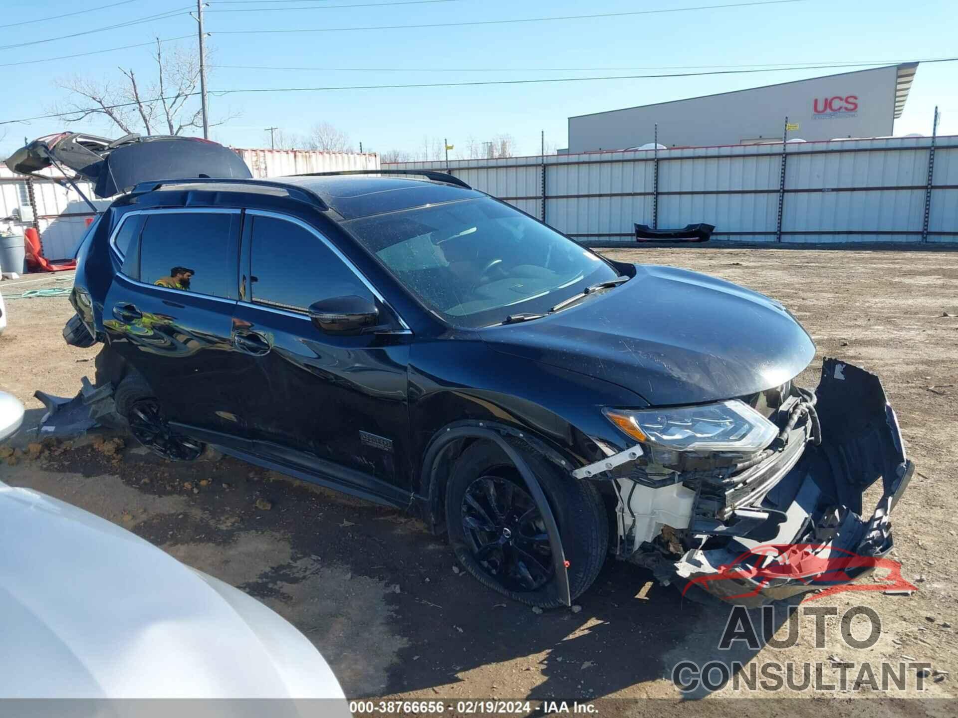 NISSAN ROGUE 2017 - 5N1AT2MT9HC770134