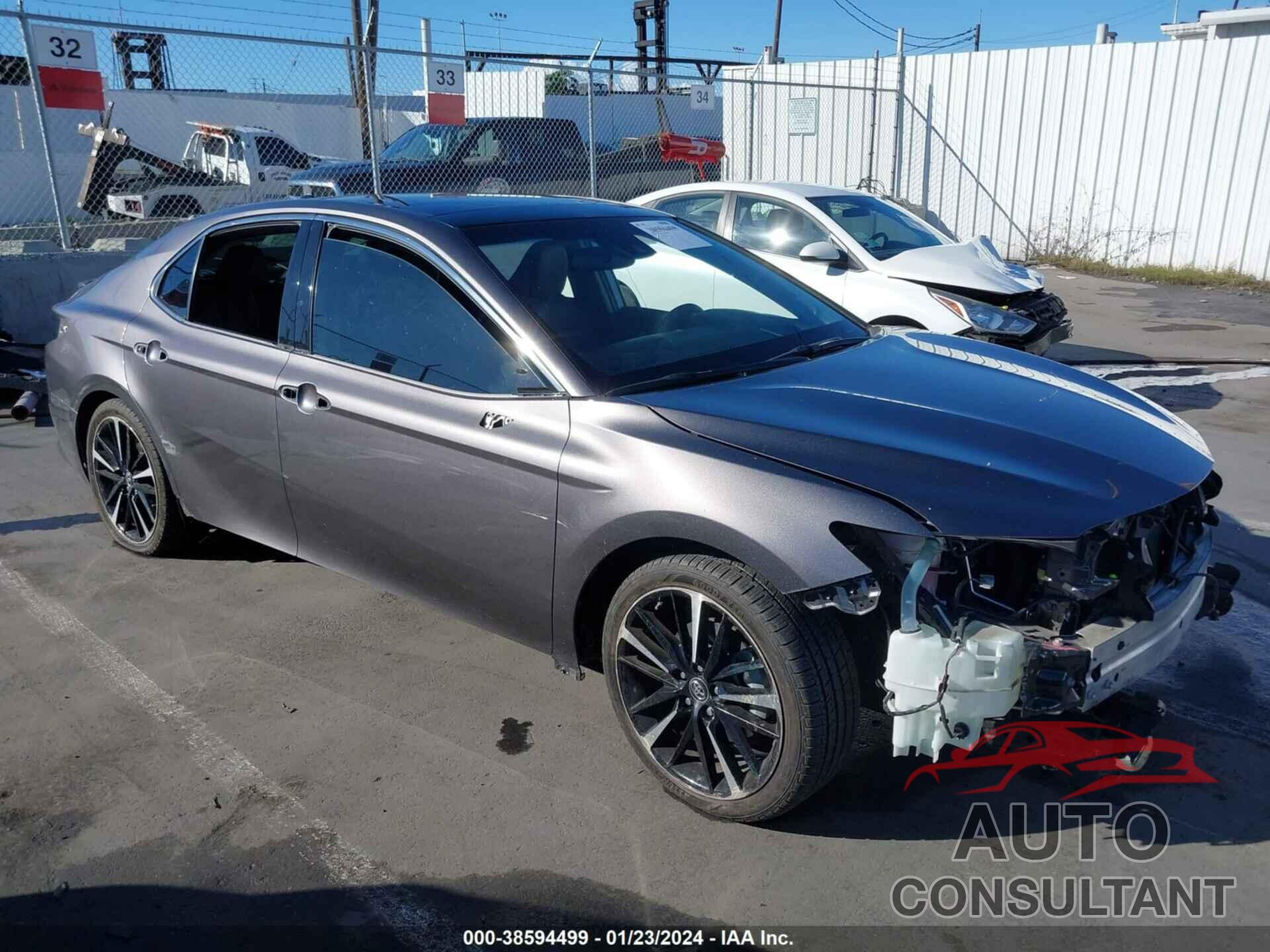 TOYOTA CAMRY 2018 - 4T1B61HK6JU080008