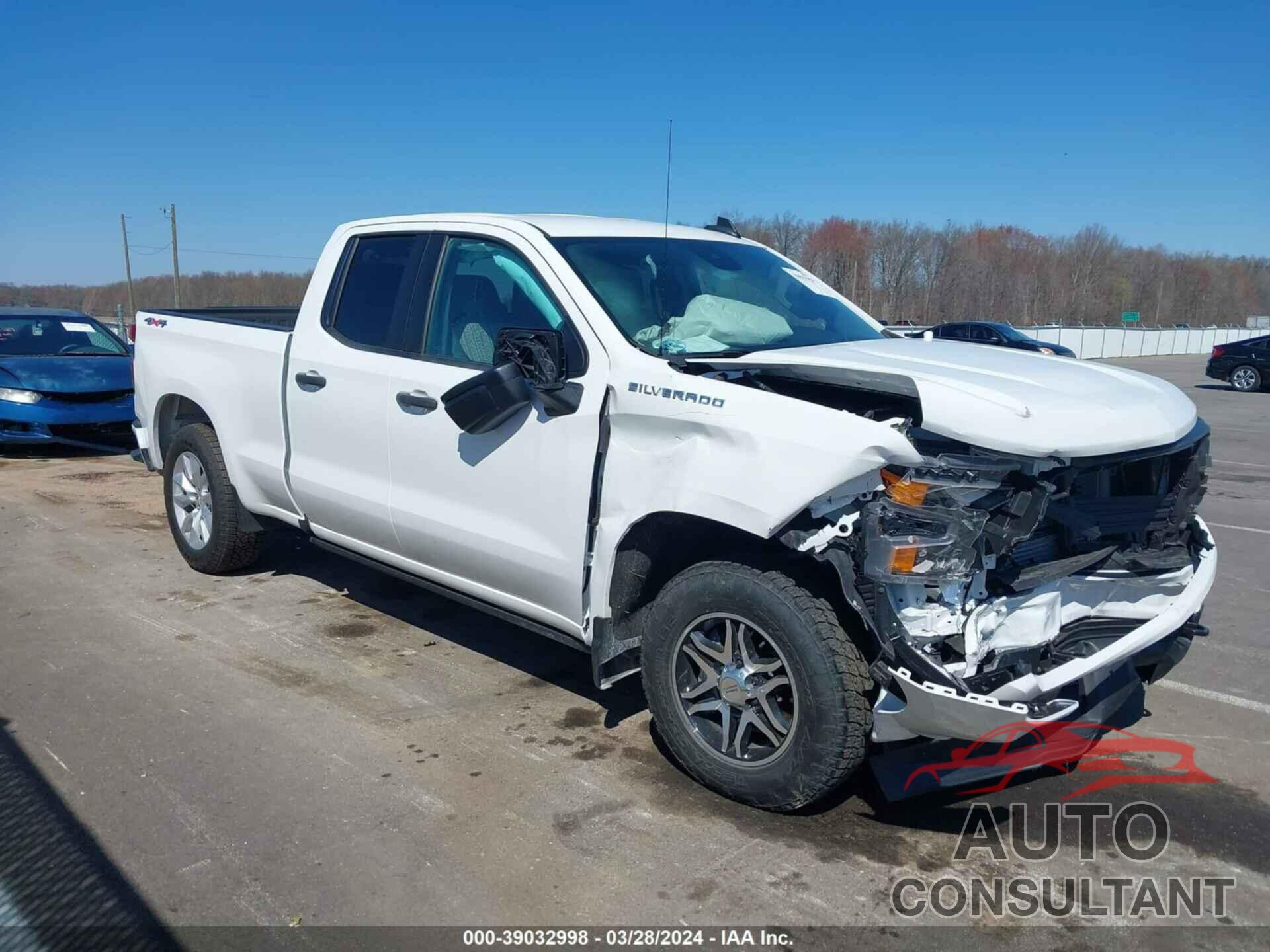 CHEVROLET SILVERADO 1500 2022 - 1GCRDBEK5NZ636904