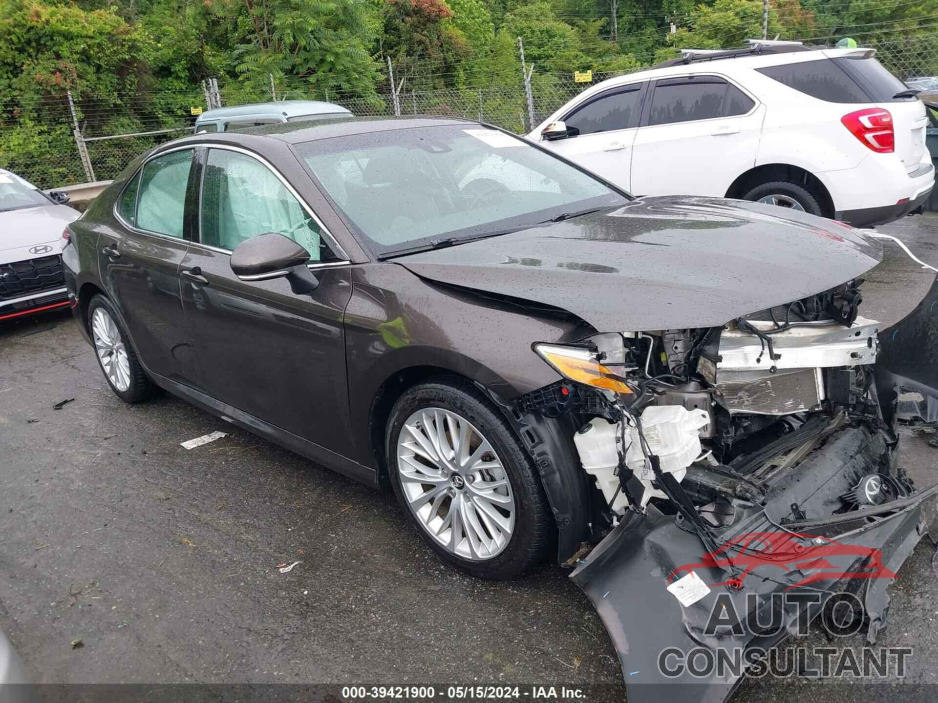 TOYOTA CAMRY 2018 - 4T1B11HK4JU120617