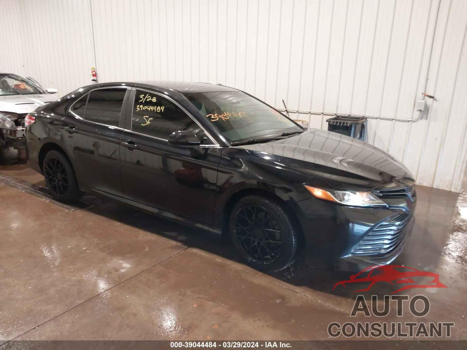 TOYOTA CAMRY 2018 - 4T1B11HK7JU549248
