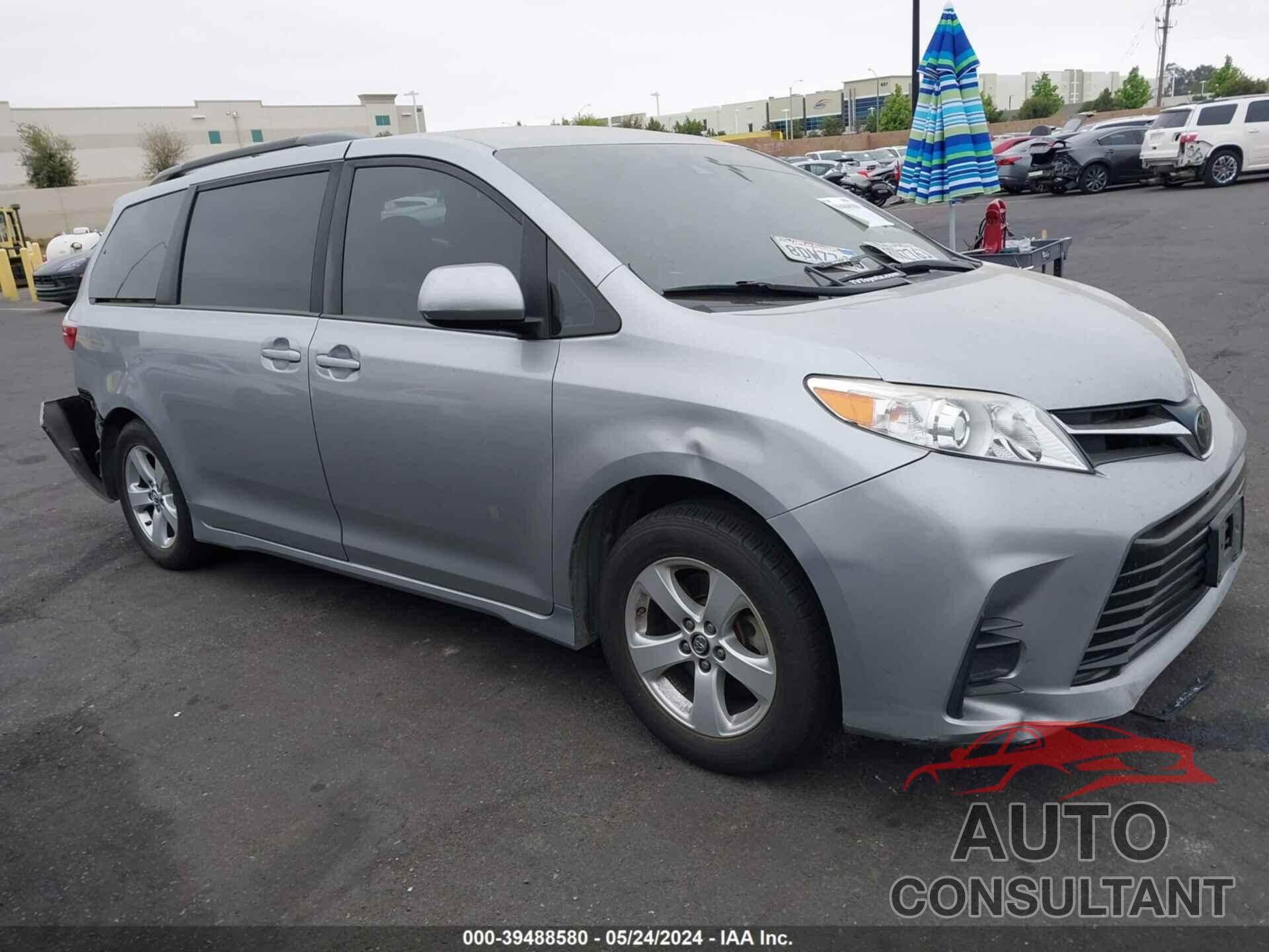 TOYOTA SIENNA 2018 - 5TDKZ3DC8JS954787