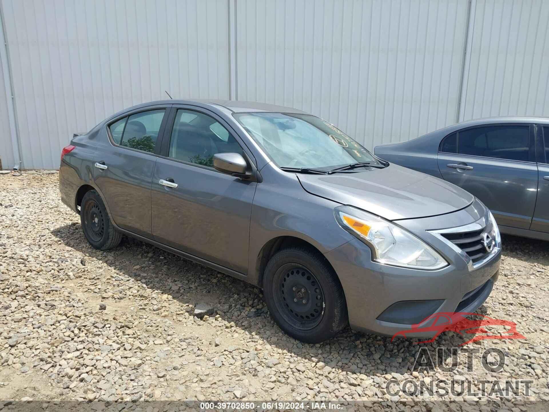 NISSAN VERSA 2018 - 3N1CN7AP5JL801355