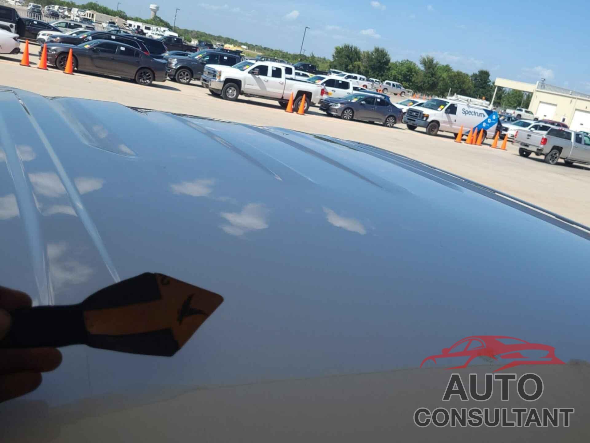 CHEVROLET SILVERADO 1500 2020 - 3GCUYAEF0LG117459