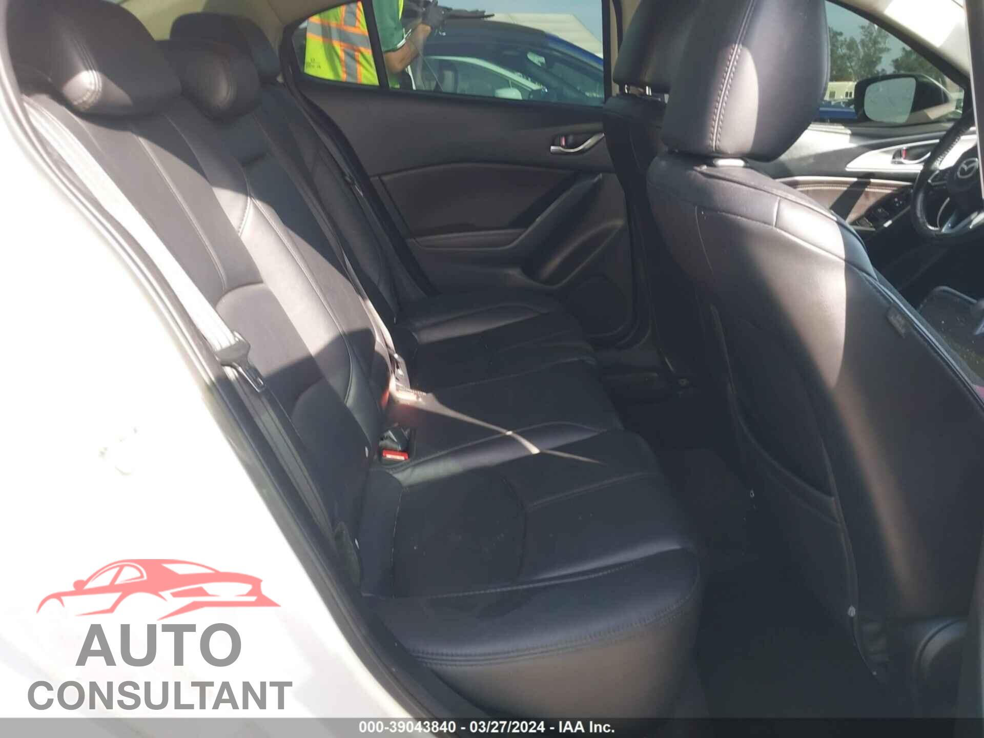 MAZDA MAZDA3 2018 - 3MZBN1V34JM167623