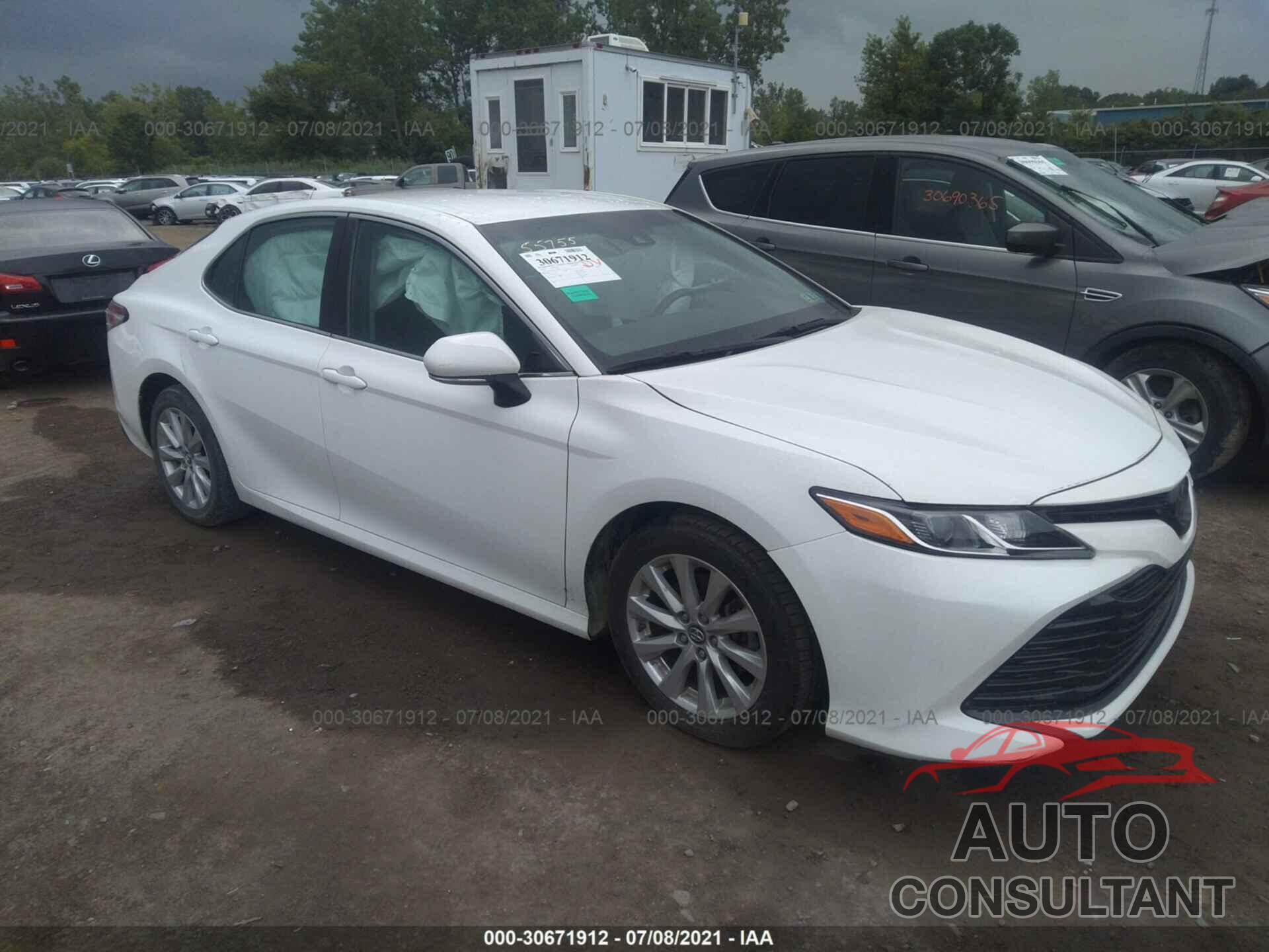 TOYOTA CAMRY 2018 - 4T1B11HKXJU008761