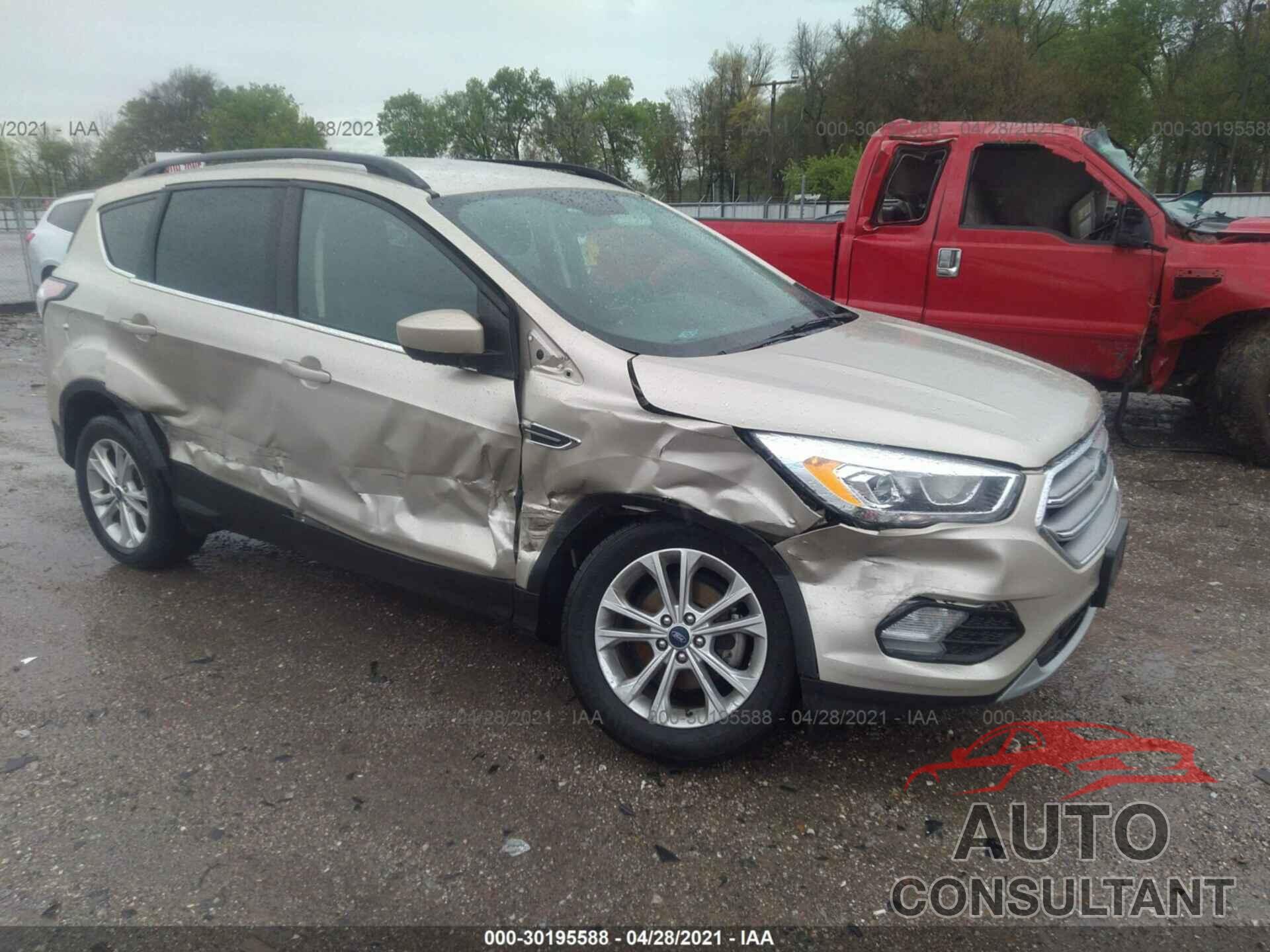 FORD ESCAPE 2017 - 1FMCU0GD6HUD82447