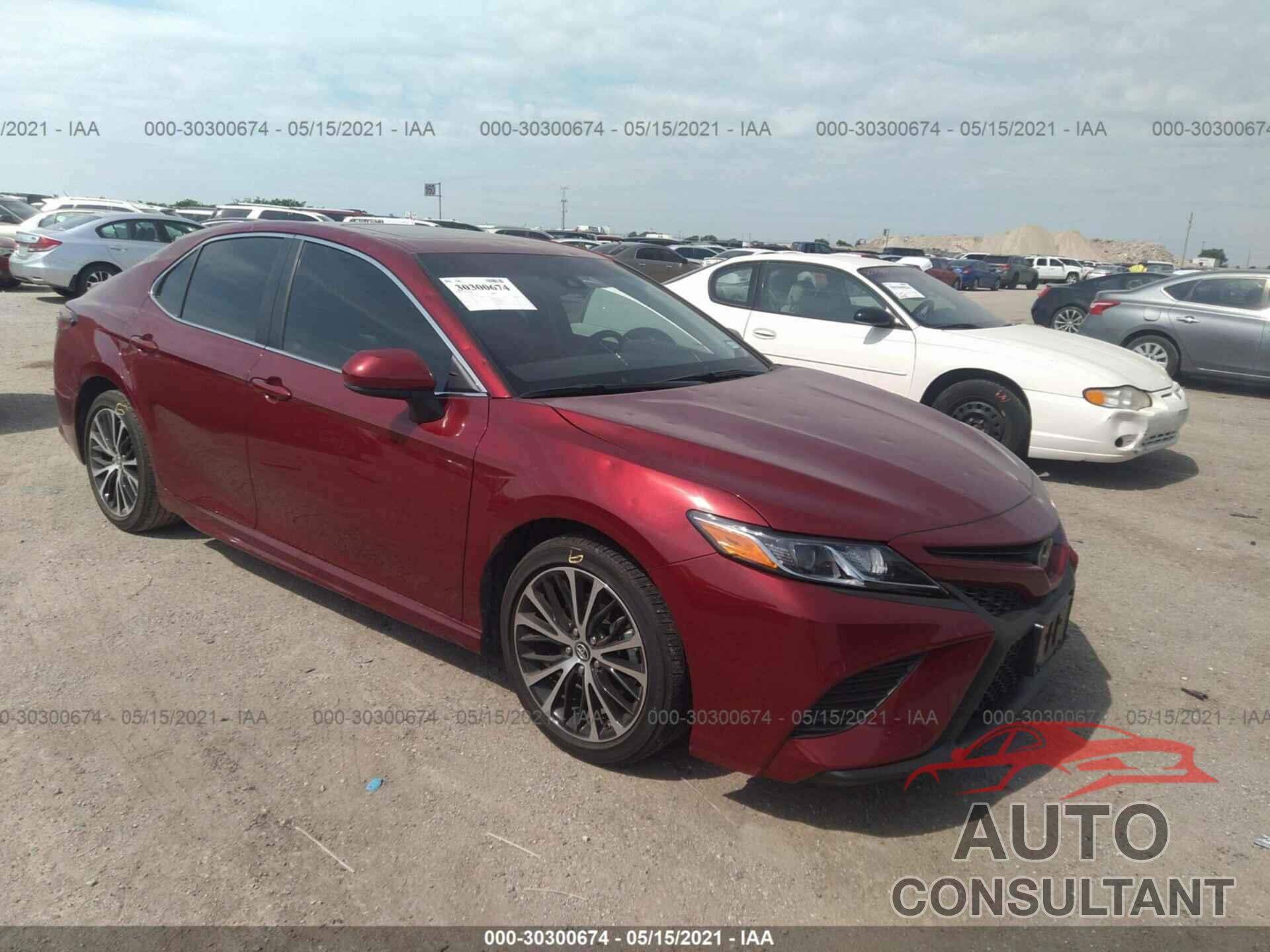 TOYOTA CAMRY 2018 - 4T1B11HK3JU602687