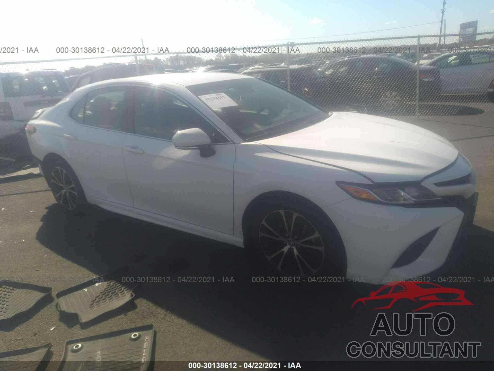 TOYOTA CAMRY 2018 - 4T1B11HK2JU034710